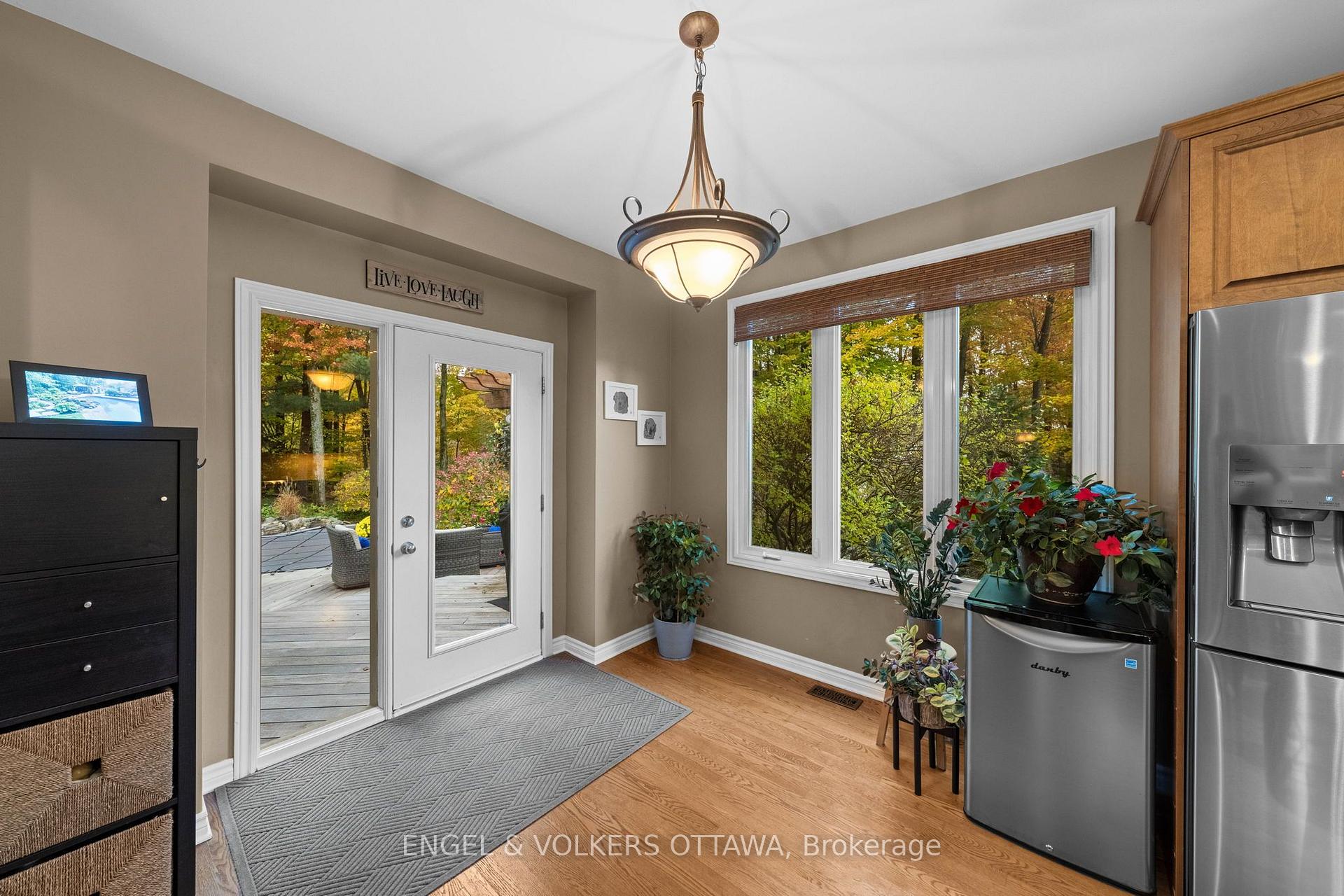 Photo 12 of 1629 Shauna Crescent, Ottawa, Greely — HOMEH