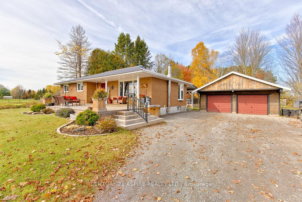Photo 2 of 742 Zanders Road, Laurentian Valley, Laurentian Valley — HOMEH