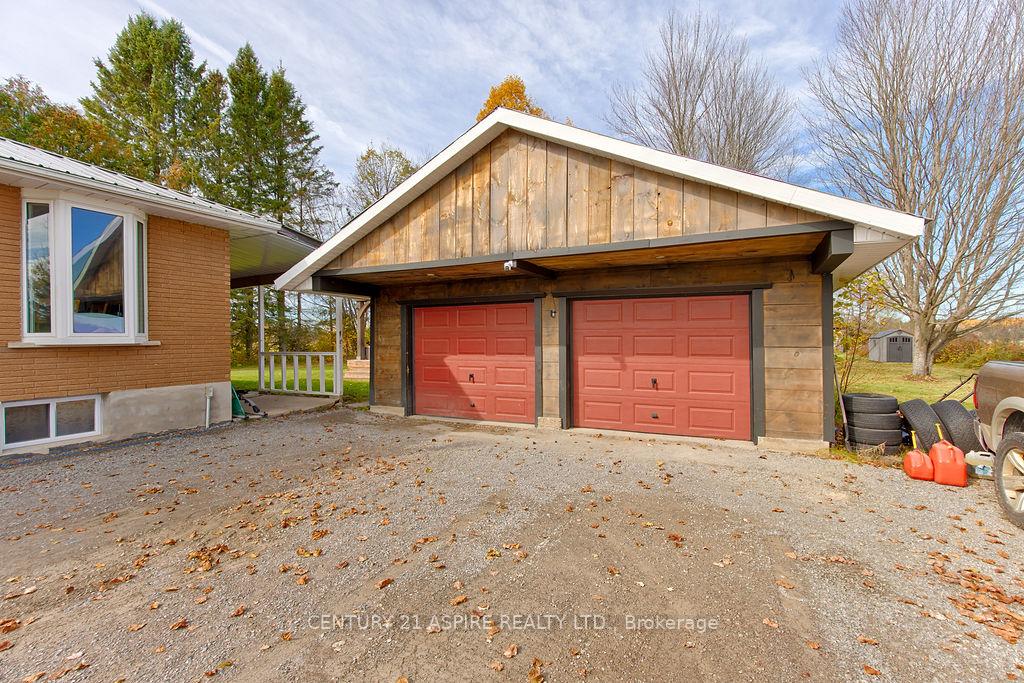 Photo 3 of 742 Zanders Road, Laurentian Valley, Laurentian Valley — HOMEH