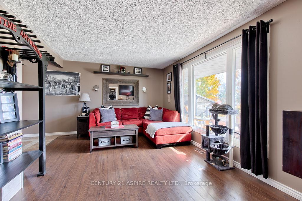 Photo 12 of 742 Zanders Road, Laurentian Valley, Laurentian Valley — HOMEH