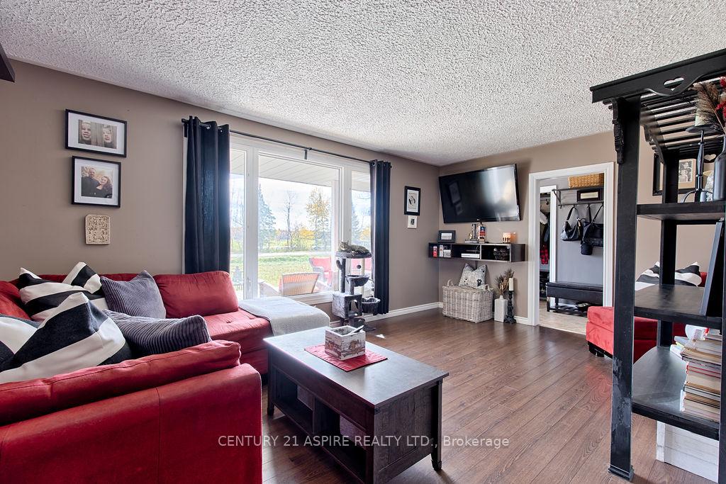 Photo 14 of 742 Zanders Road, Laurentian Valley, Laurentian Valley — HOMEH
