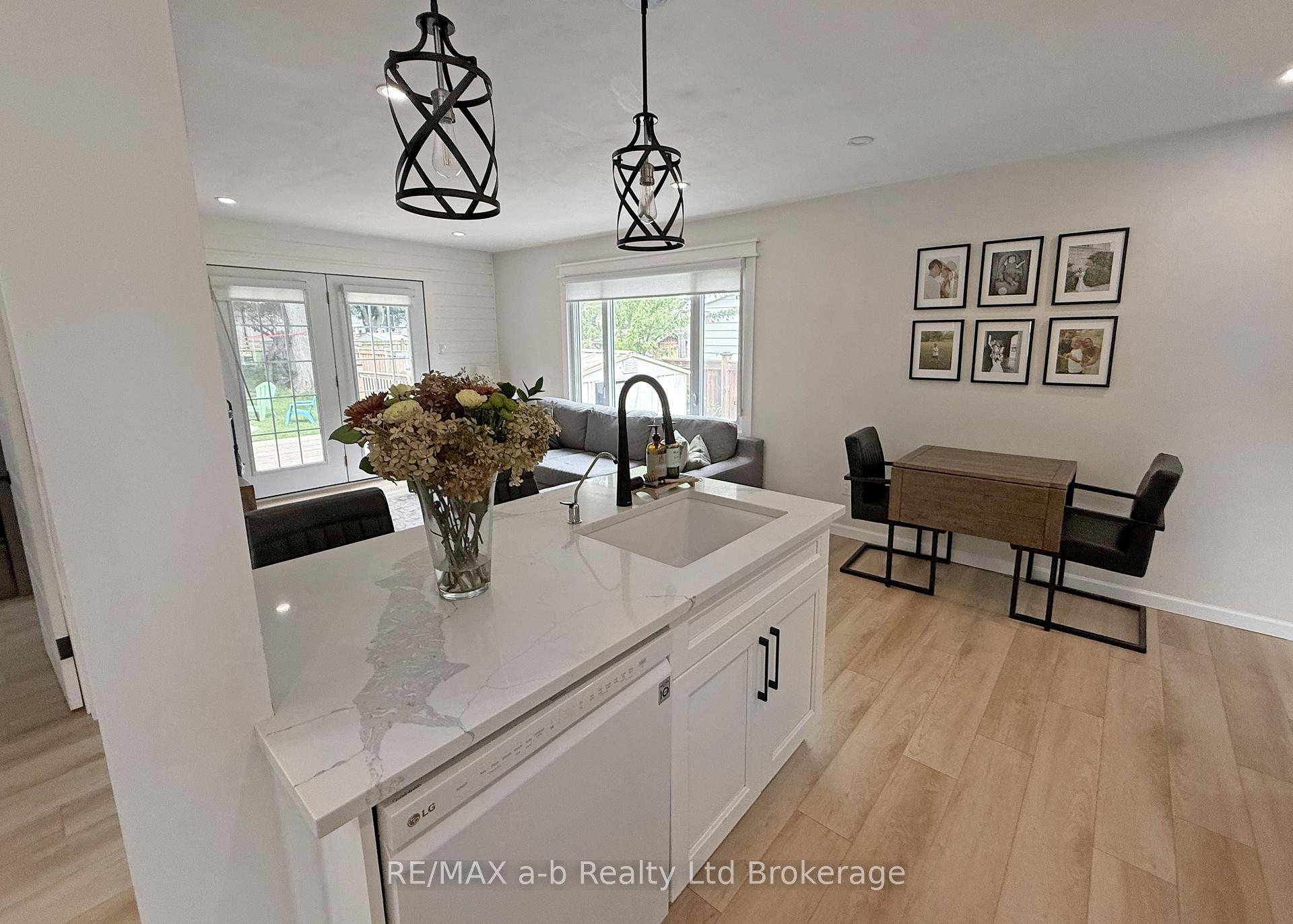 Photo 16 of 357 Knightsbridge Road, Woodstock, Woodstock - North — HOMEH