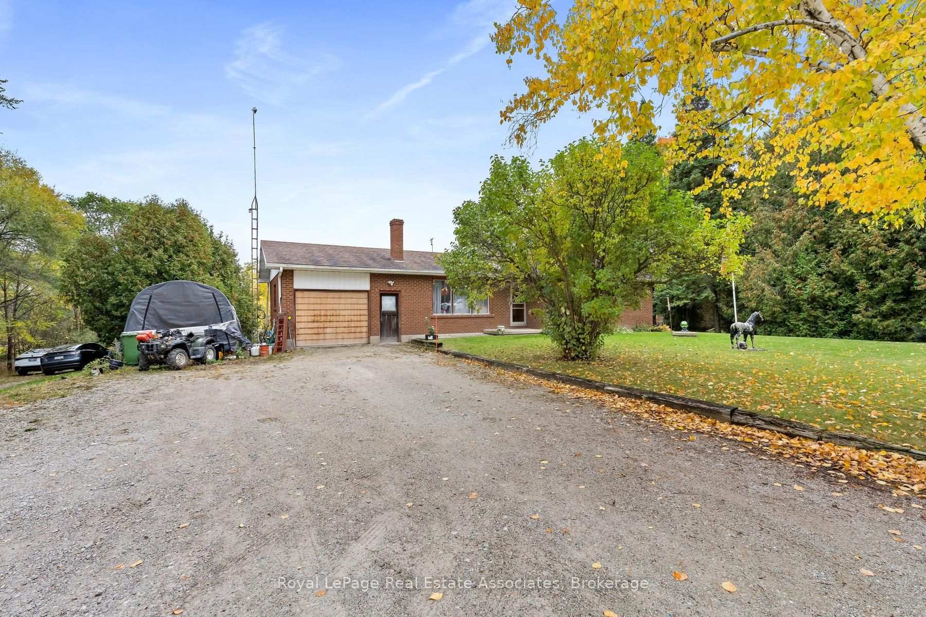Photo 3 of 13330 5 Side Road, Halton Hills, Georgetown — HOMEH