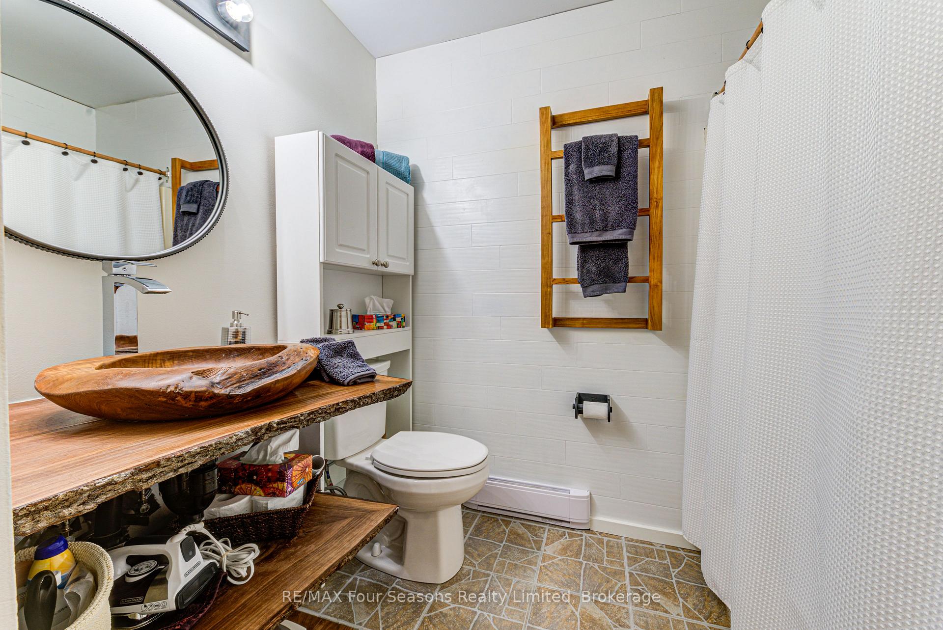 Photo 6 of 471 Oxbow Crescent, Collingwood — HOMEH