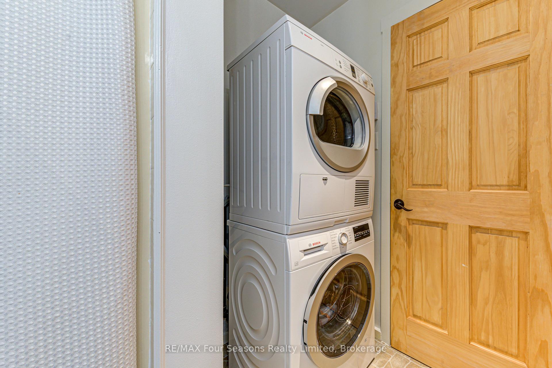 Photo 8 of 471 Oxbow Crescent, Collingwood — HOMEH