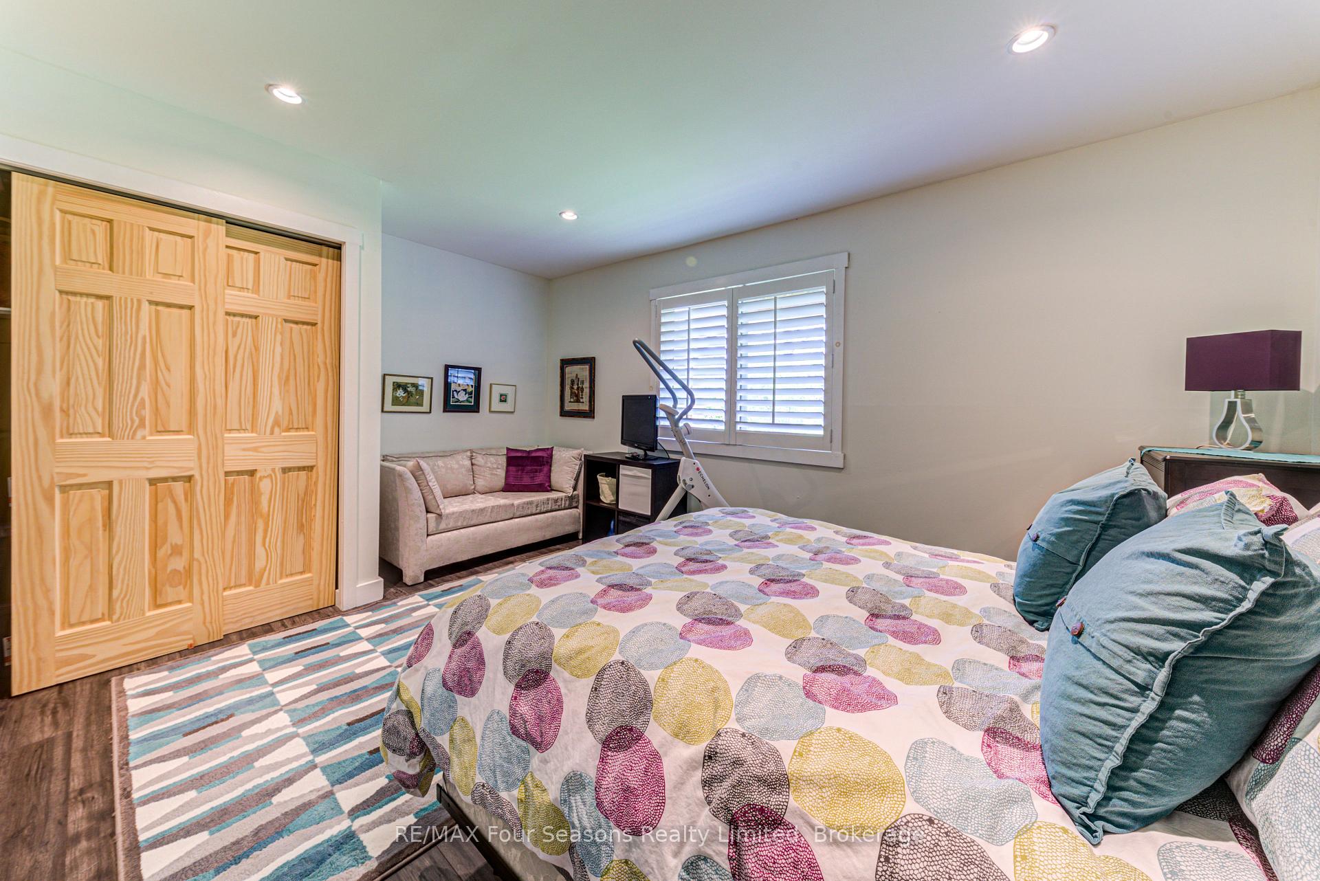 Photo 10 of 471 Oxbow Crescent, Collingwood — HOMEH