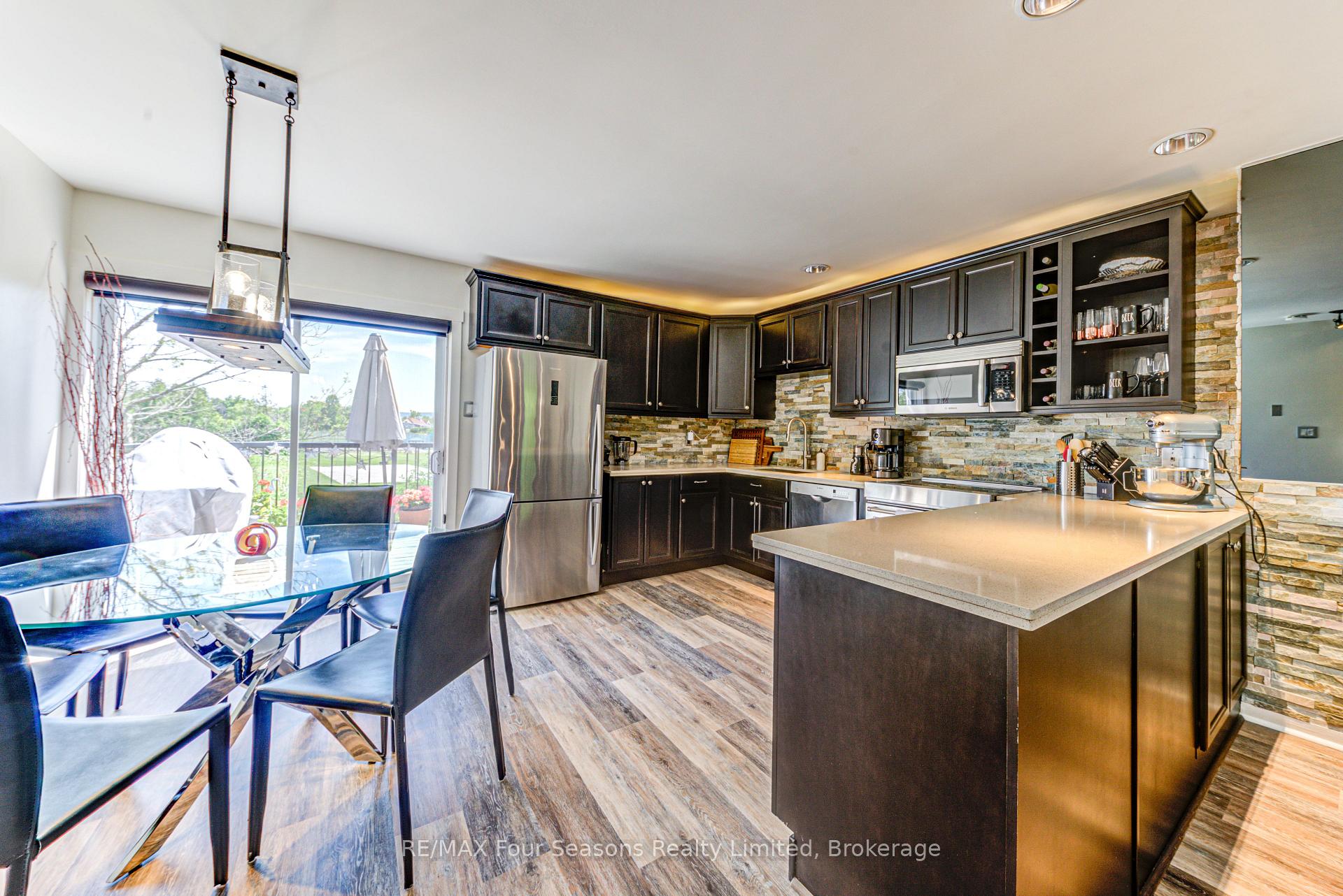 Photo 13 of 471 Oxbow Crescent, Collingwood — HOMEH