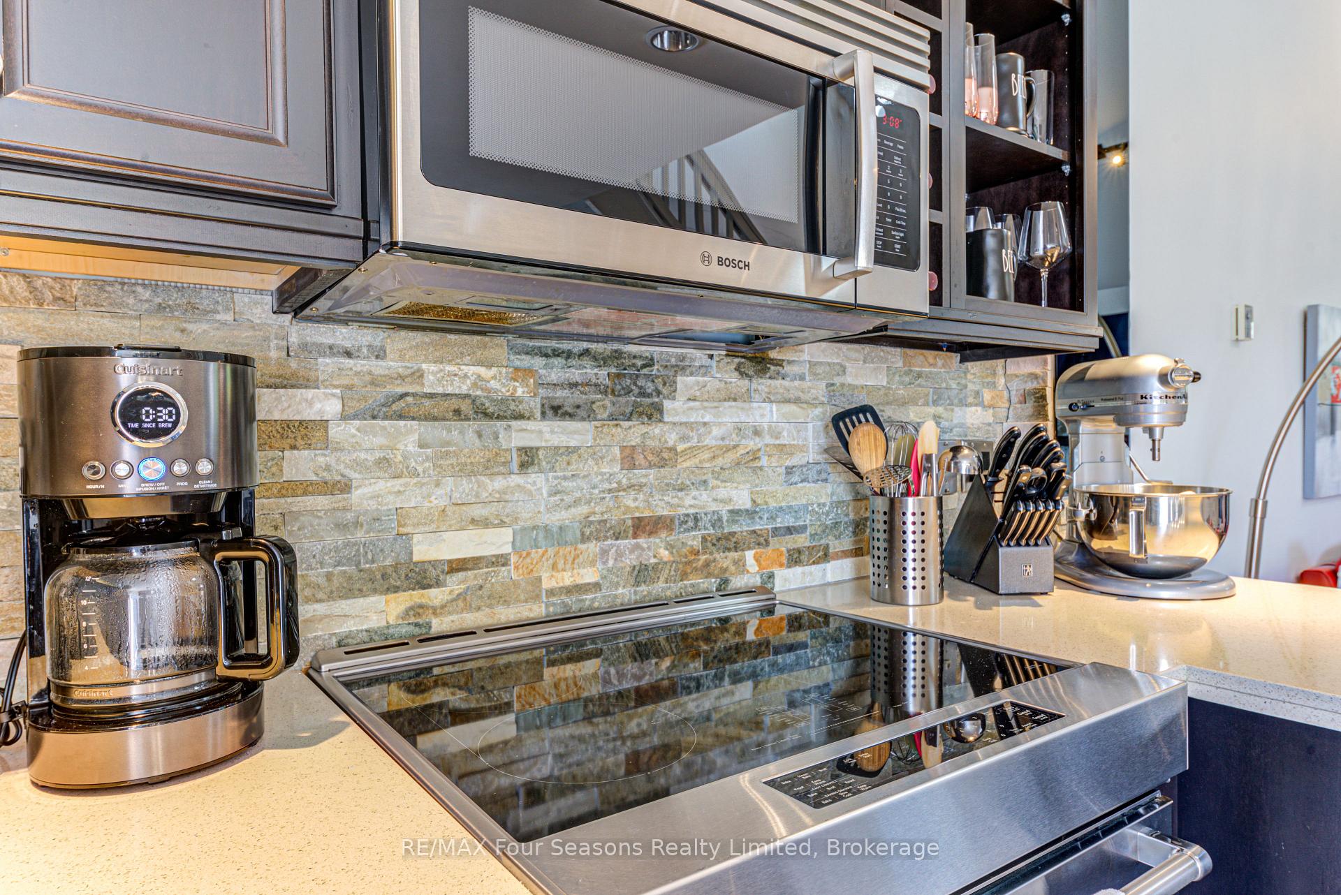 Photo 18 of 471 Oxbow Crescent, Collingwood — HOMEH