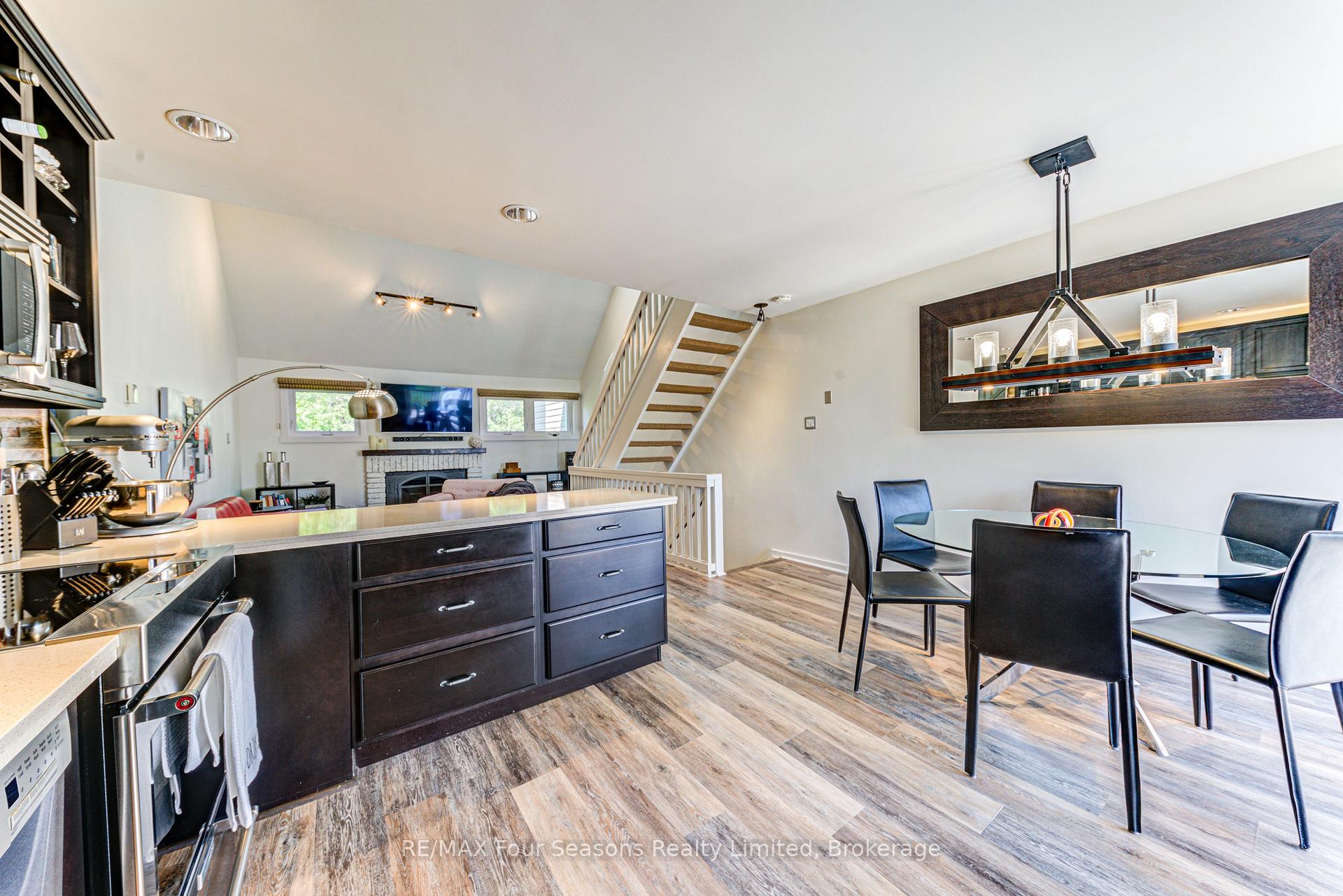 Photo 19 of 471 Oxbow Crescent, Collingwood — HOMEH