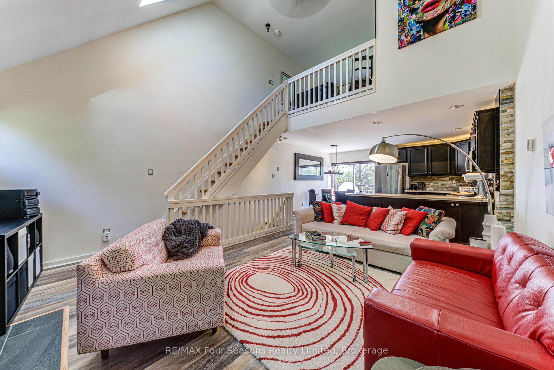 Photo 21 of 471 Oxbow Crescent, Collingwood — HOMEH