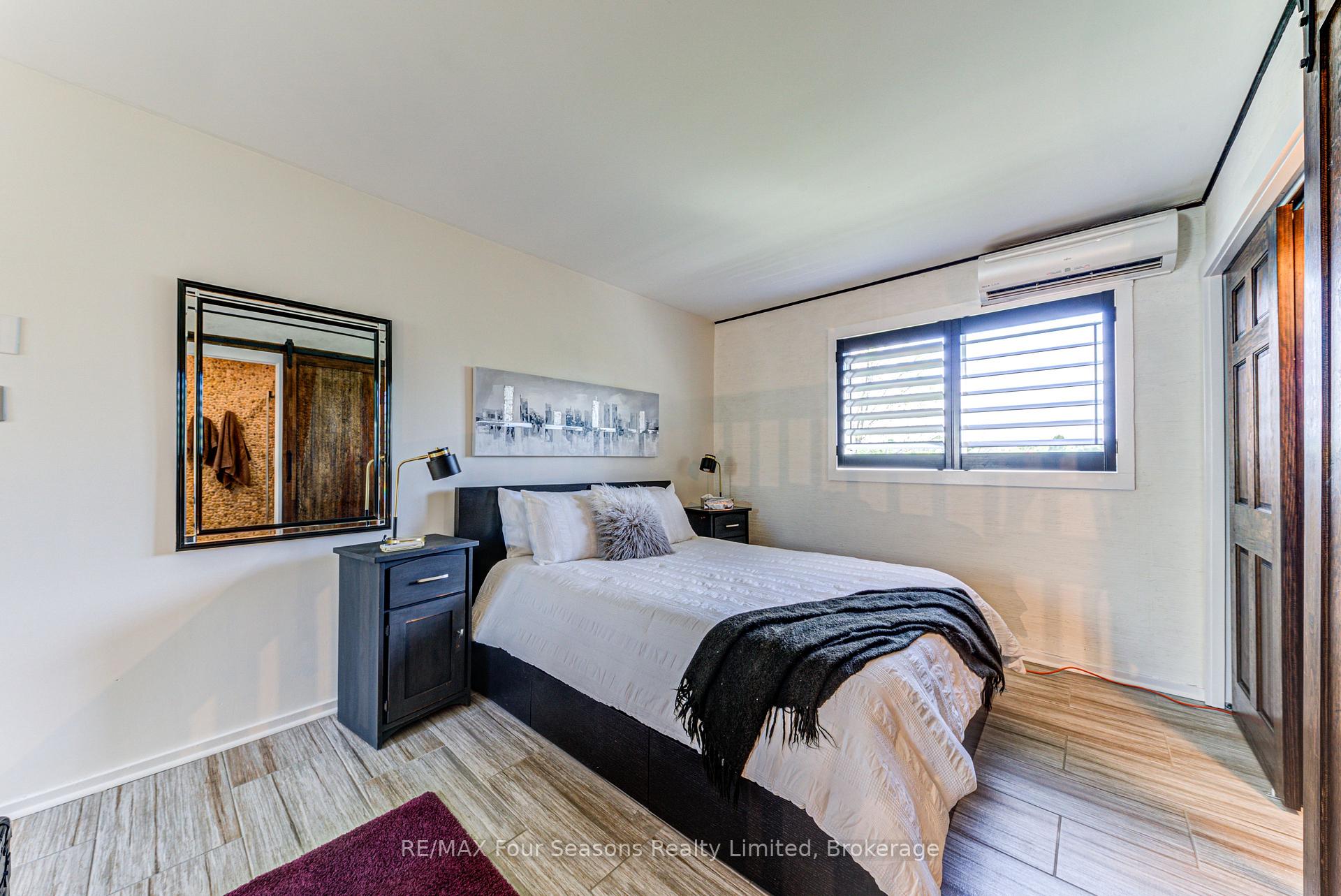 Photo 25 of 471 Oxbow Crescent, Collingwood — HOMEH