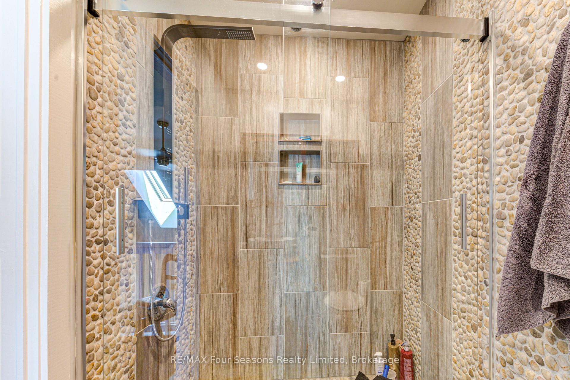 Photo 29 of 471 Oxbow Crescent, Collingwood — HOMEH