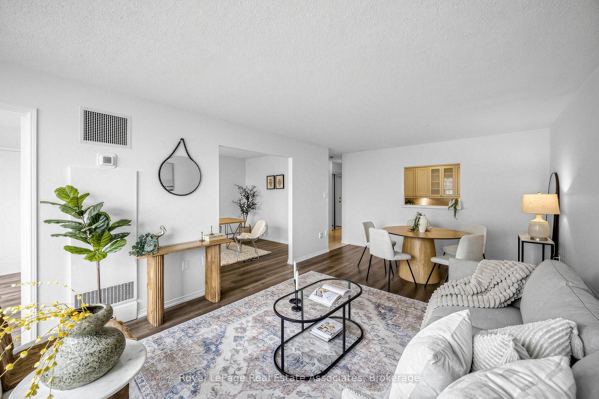 Photo 8 of Unit 1705, 1270 Maple Crossing Boulevard, Burlington, Brant — HOMEH