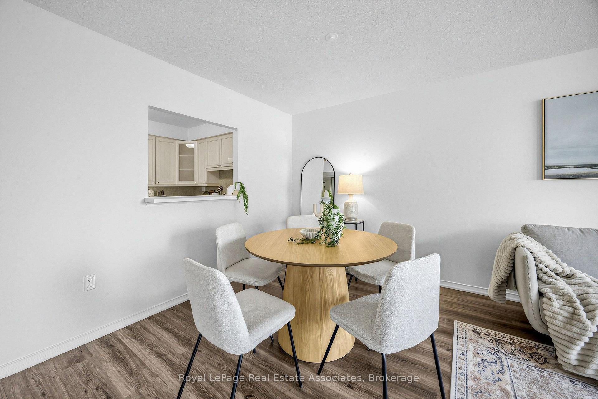 Photo 10 of Unit 1705, 1270 Maple Crossing Boulevard, Burlington, Brant — HOMEH