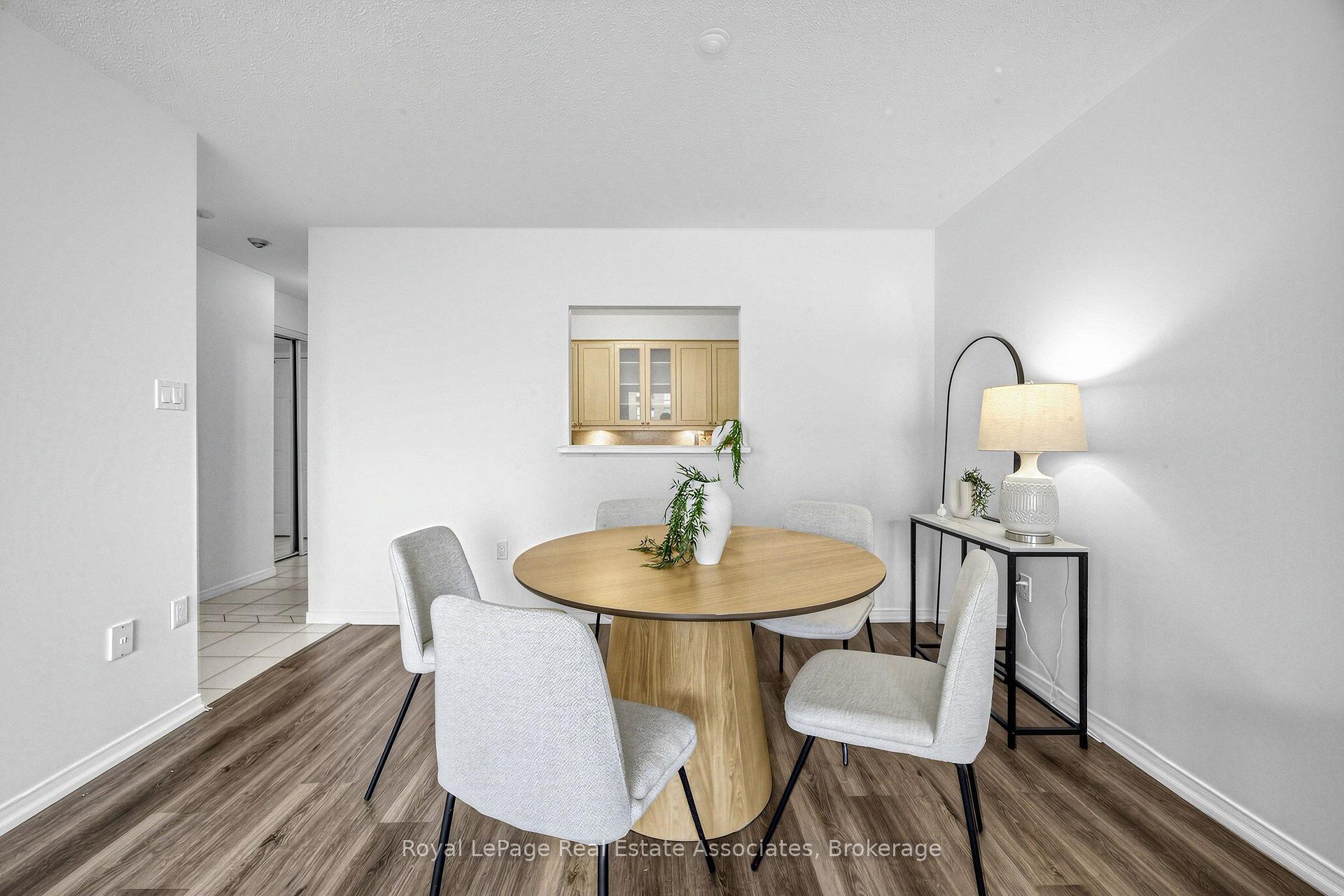 Photo 11 of Unit 1705, 1270 Maple Crossing Boulevard, Burlington, Brant — HOMEH