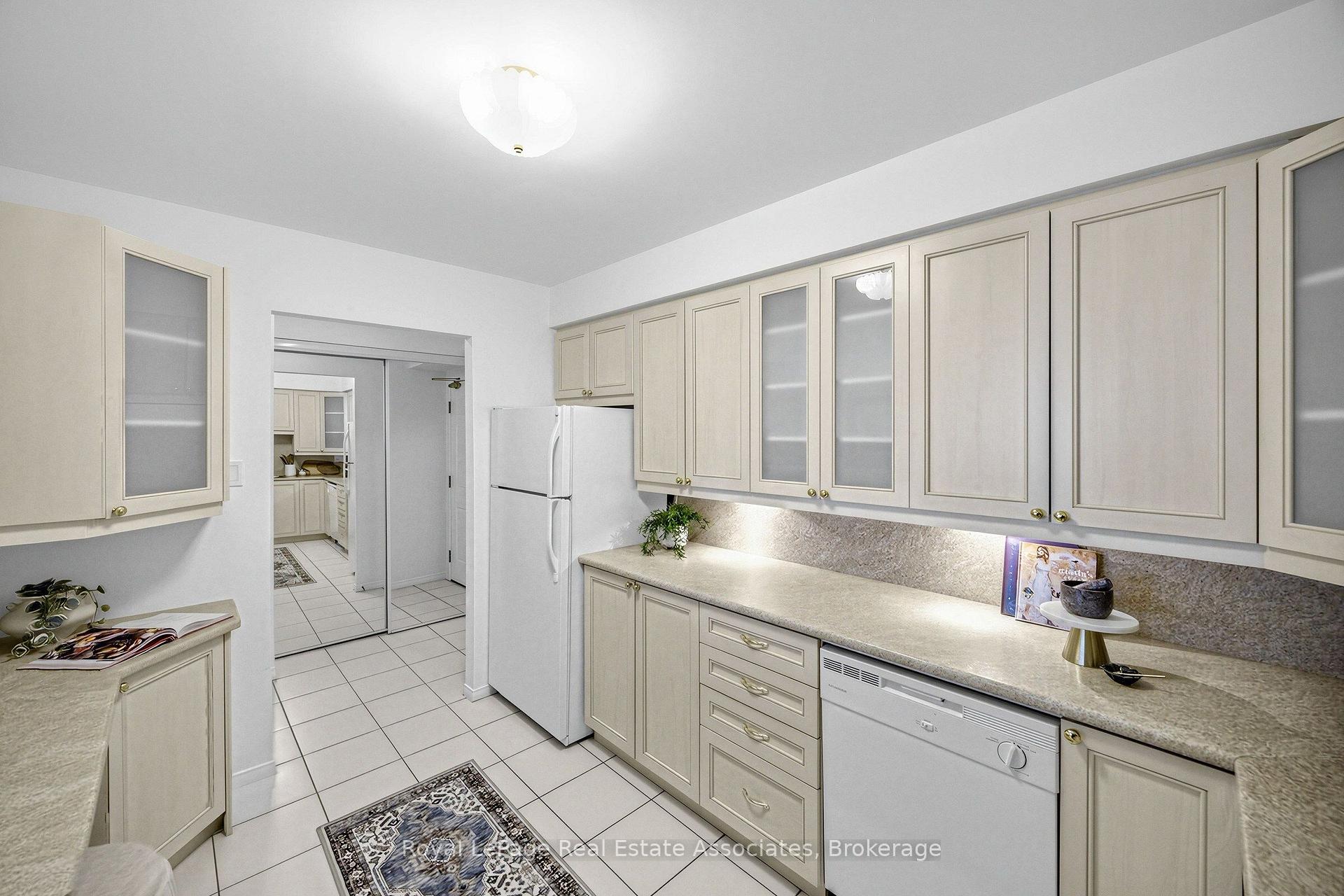 Photo 13 of Unit 1705, 1270 Maple Crossing Boulevard, Burlington, Brant — HOMEH