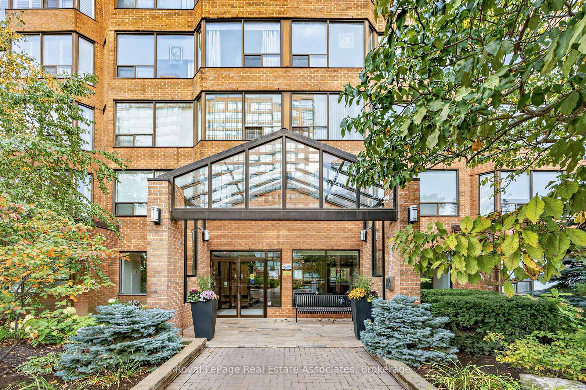 Photo 48 of Unit 1705, 1270 Maple Crossing Boulevard, Burlington, Brant — HOMEH