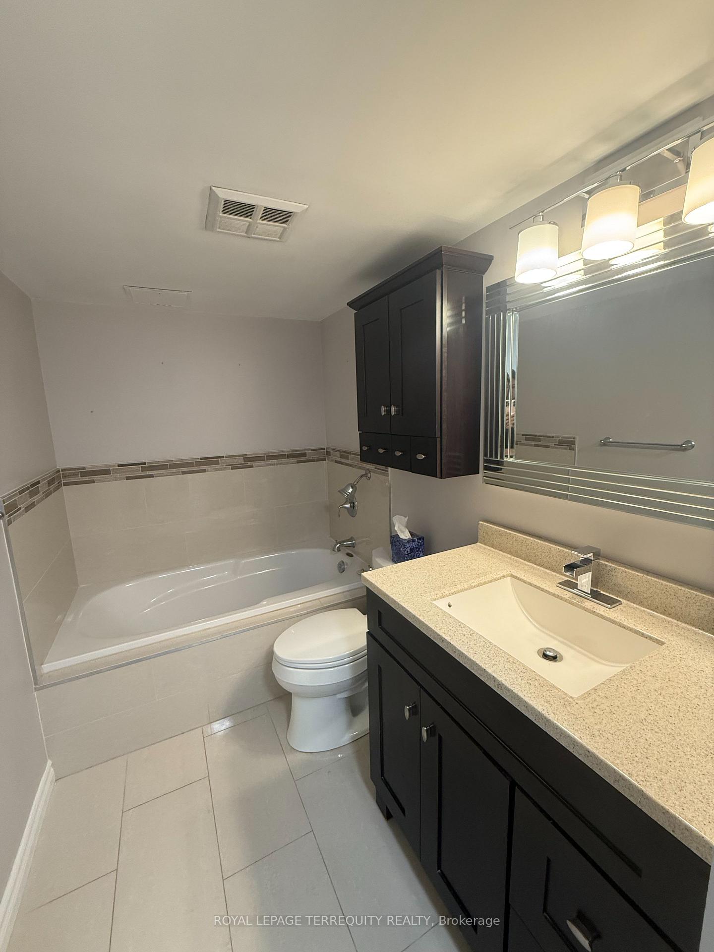 Photo 9 of Unit 1005, 140 Dunlop Street E, Barrie, City Centre — HOMEH
