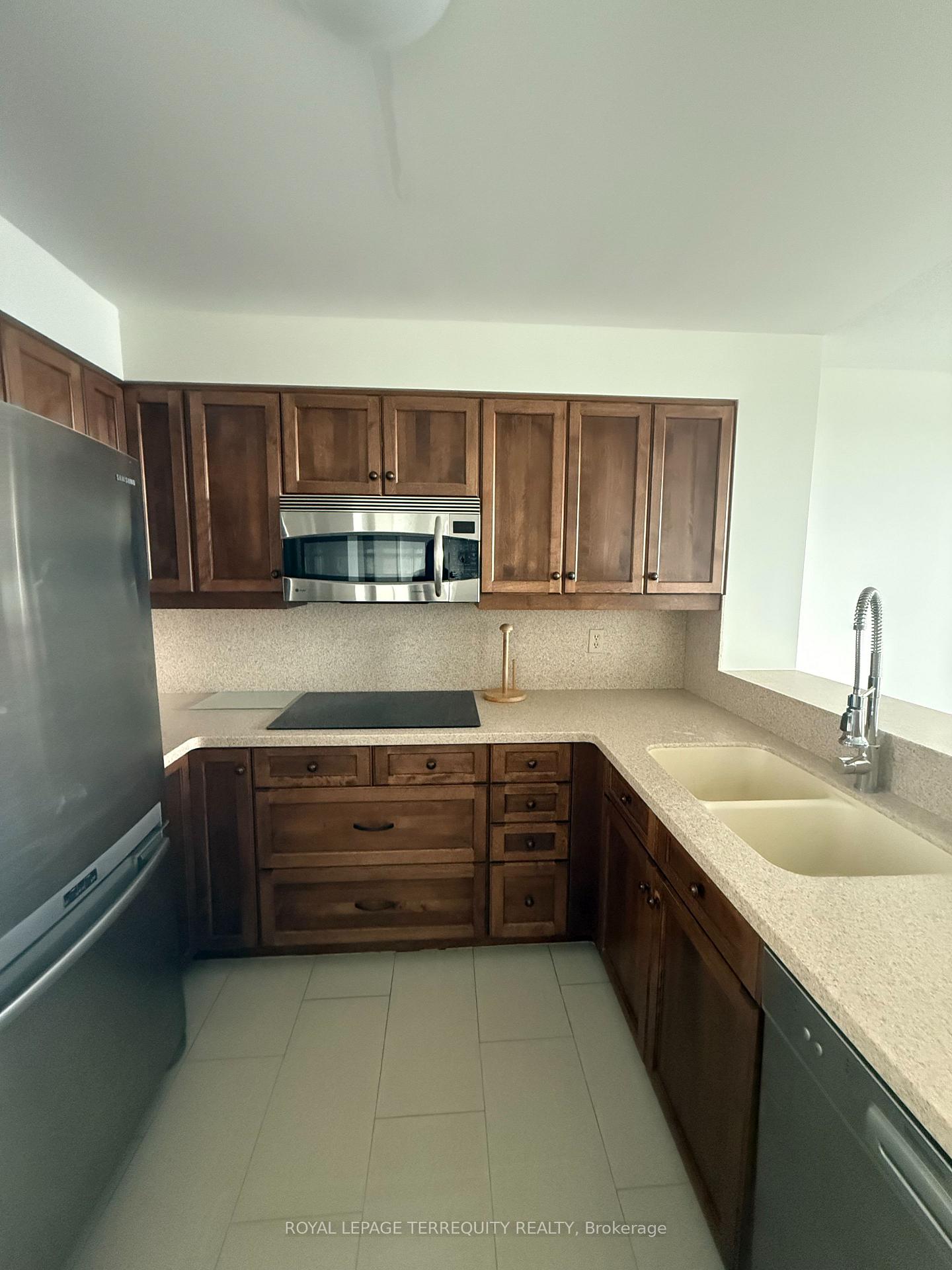 Photo 12 of Unit 1005, 140 Dunlop Street E, Barrie, City Centre — HOMEH