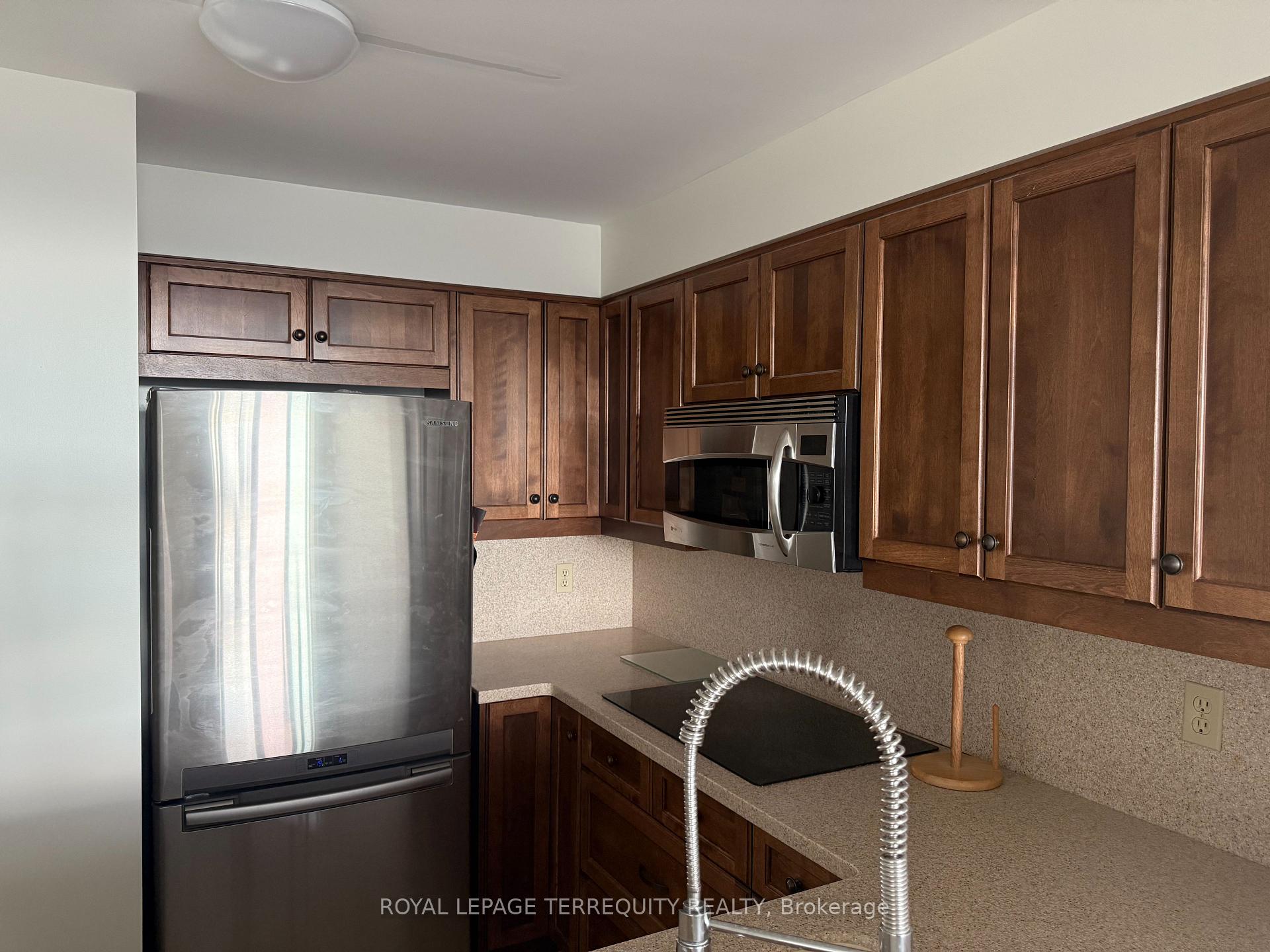 Photo 15 of Unit 1005, 140 Dunlop Street E, Barrie, City Centre — HOMEH