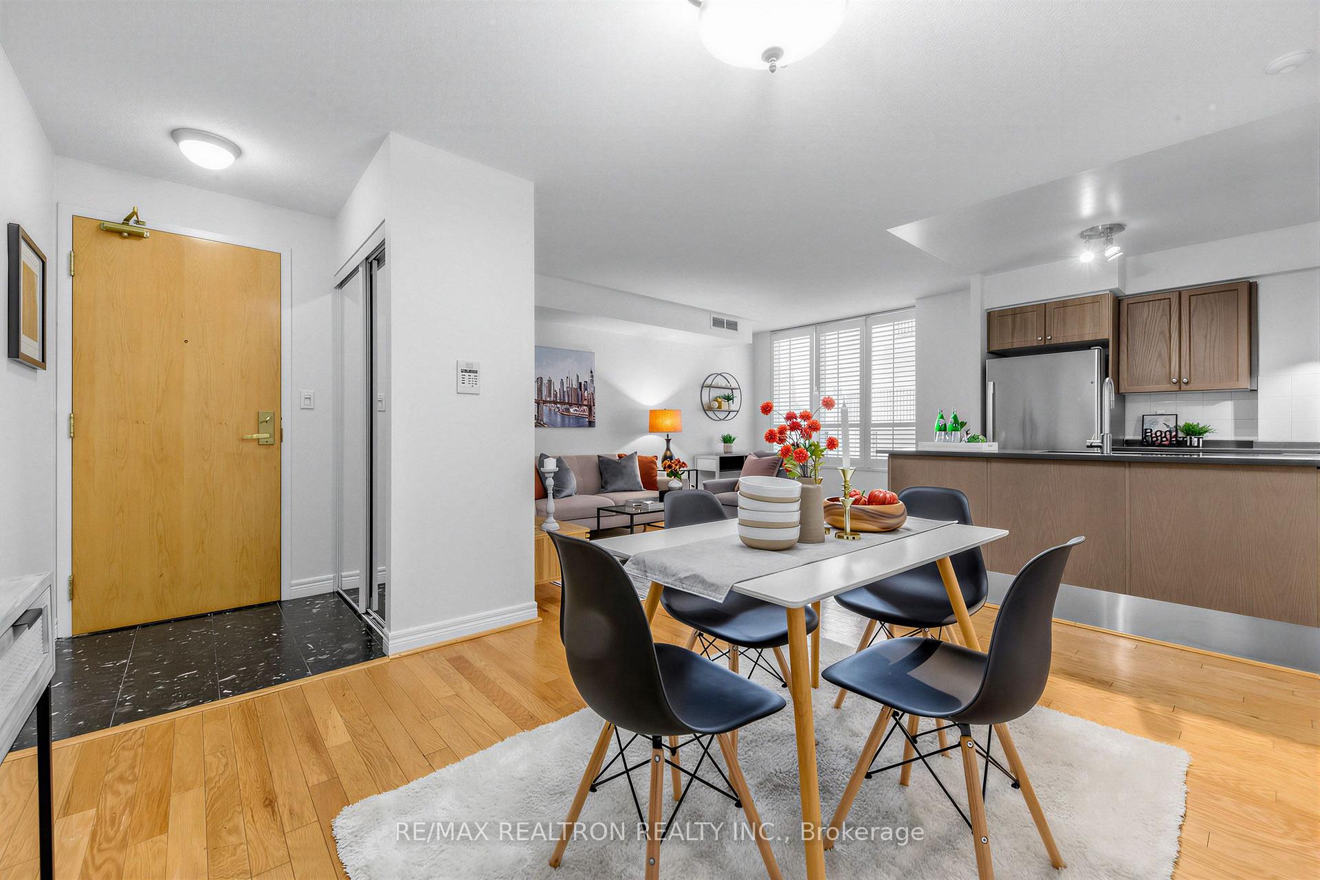 Photo 3 of Unit 510, 43 Eglinton Avenue E, Toronto, Mount Pleasant West — HOMEH