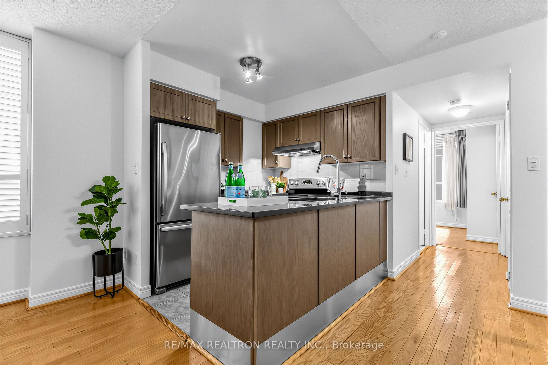 Photo 9 of Unit 510, 43 Eglinton Avenue E, Toronto, Mount Pleasant West — HOMEH