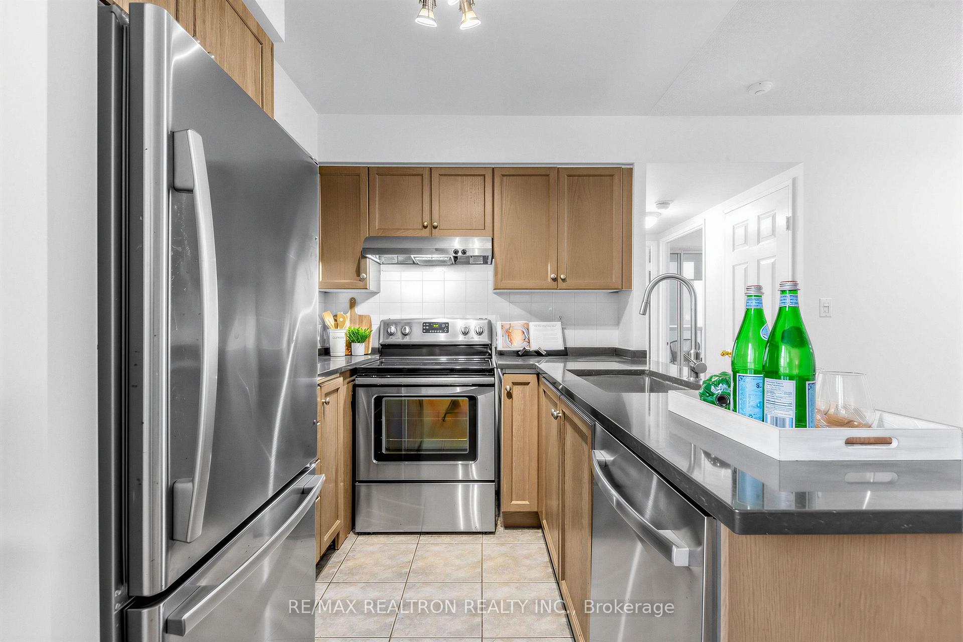 Photo 10 of Unit 510, 43 Eglinton Avenue E, Toronto, Mount Pleasant West — HOMEH