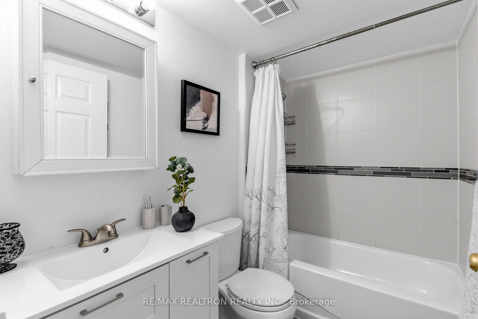 Photo 15 of Unit 510, 43 Eglinton Avenue E, Toronto, Mount Pleasant West — HOMEH