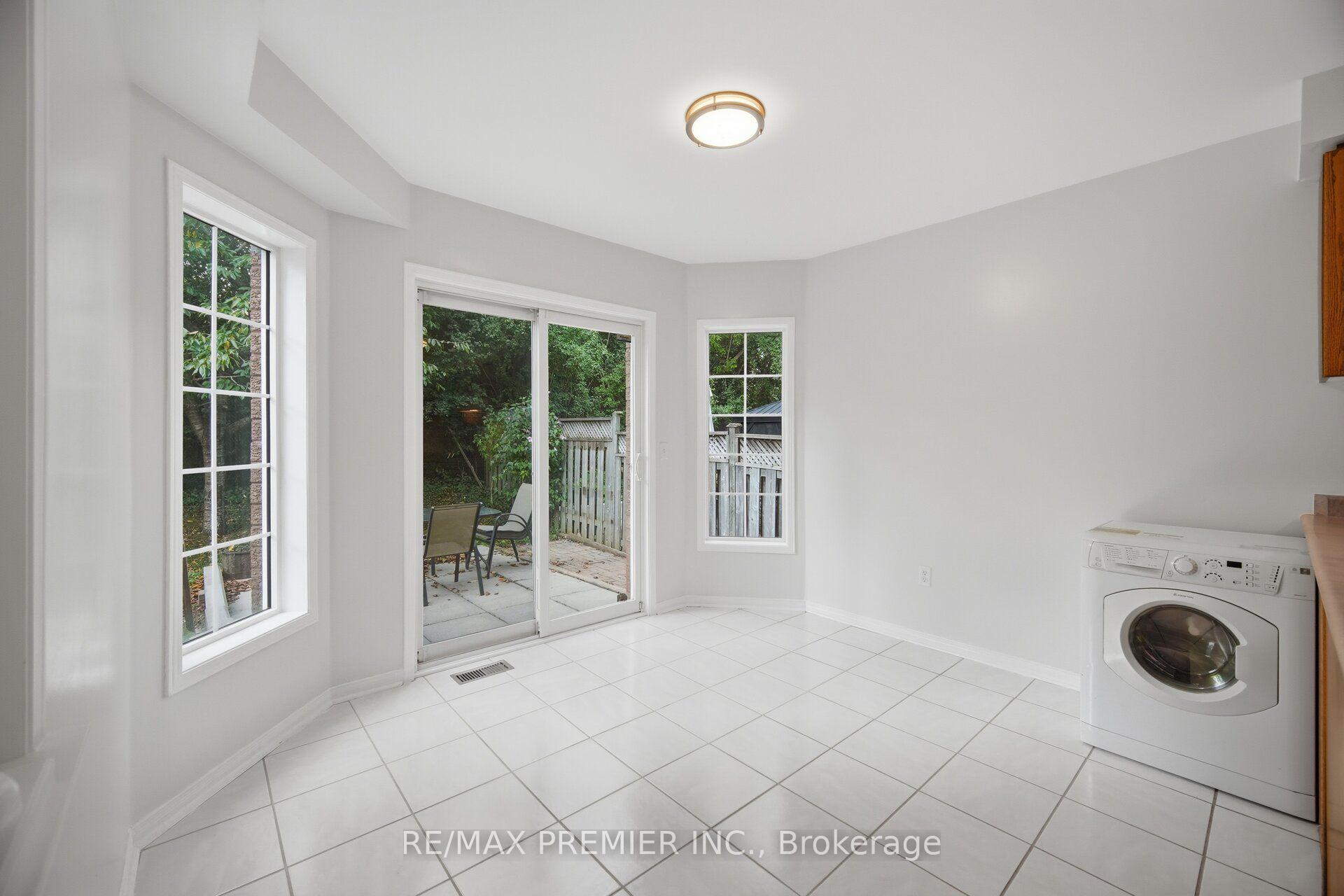 Photo 8 of 14 Crestridge Drive, Caledon, Bolton North — HOMEH