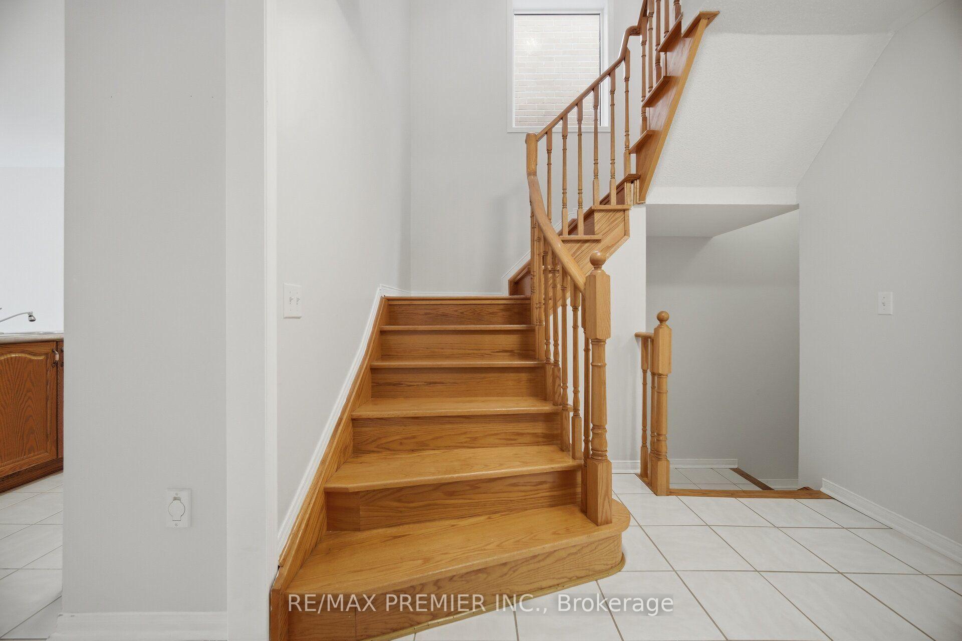 Photo 13 of 14 Crestridge Drive, Caledon, Bolton North — HOMEH