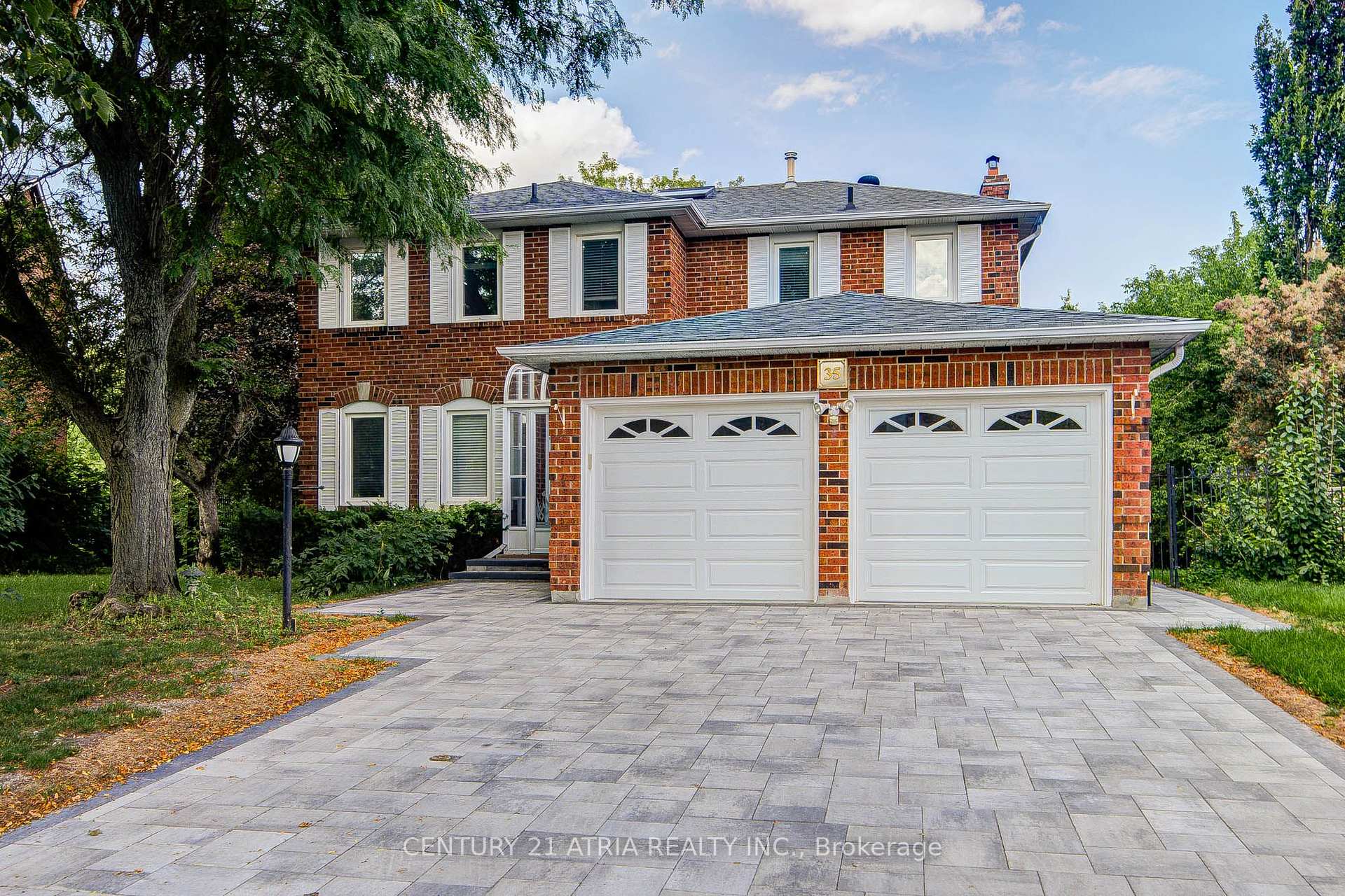 Photo 2 of 35 Millstone Court, Markham, Unionville — HOMEH