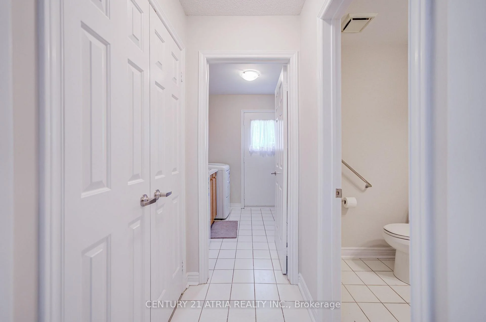 Photo 4 of 35 Millstone Court, Markham, Unionville — HOMEH
