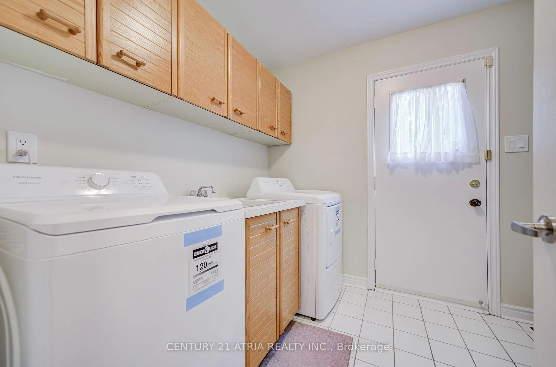 Photo 6 of 35 Millstone Court, Markham, Unionville — HOMEH