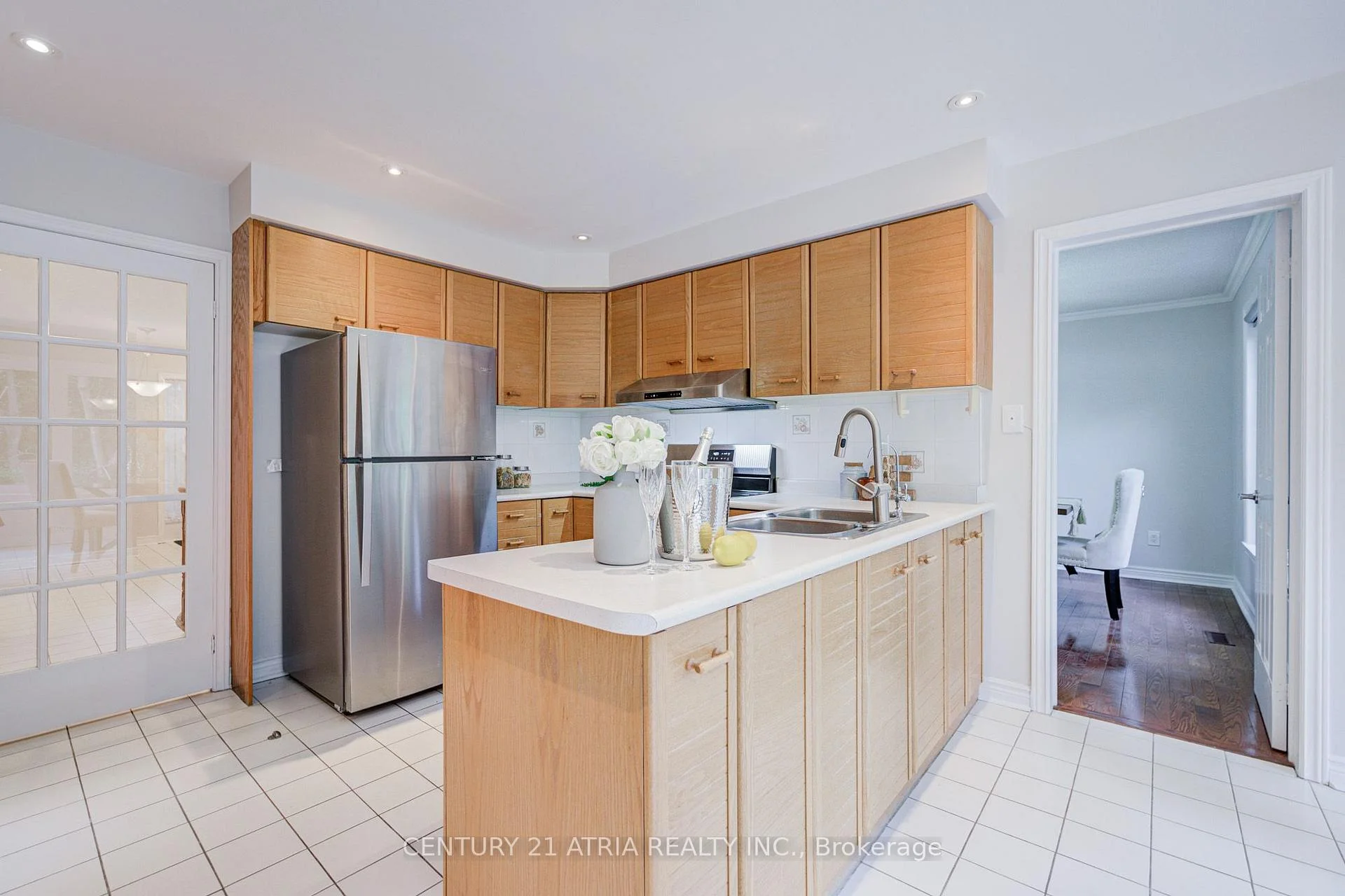 Photo 11 of 35 Millstone Court, Markham, Unionville — HOMEH