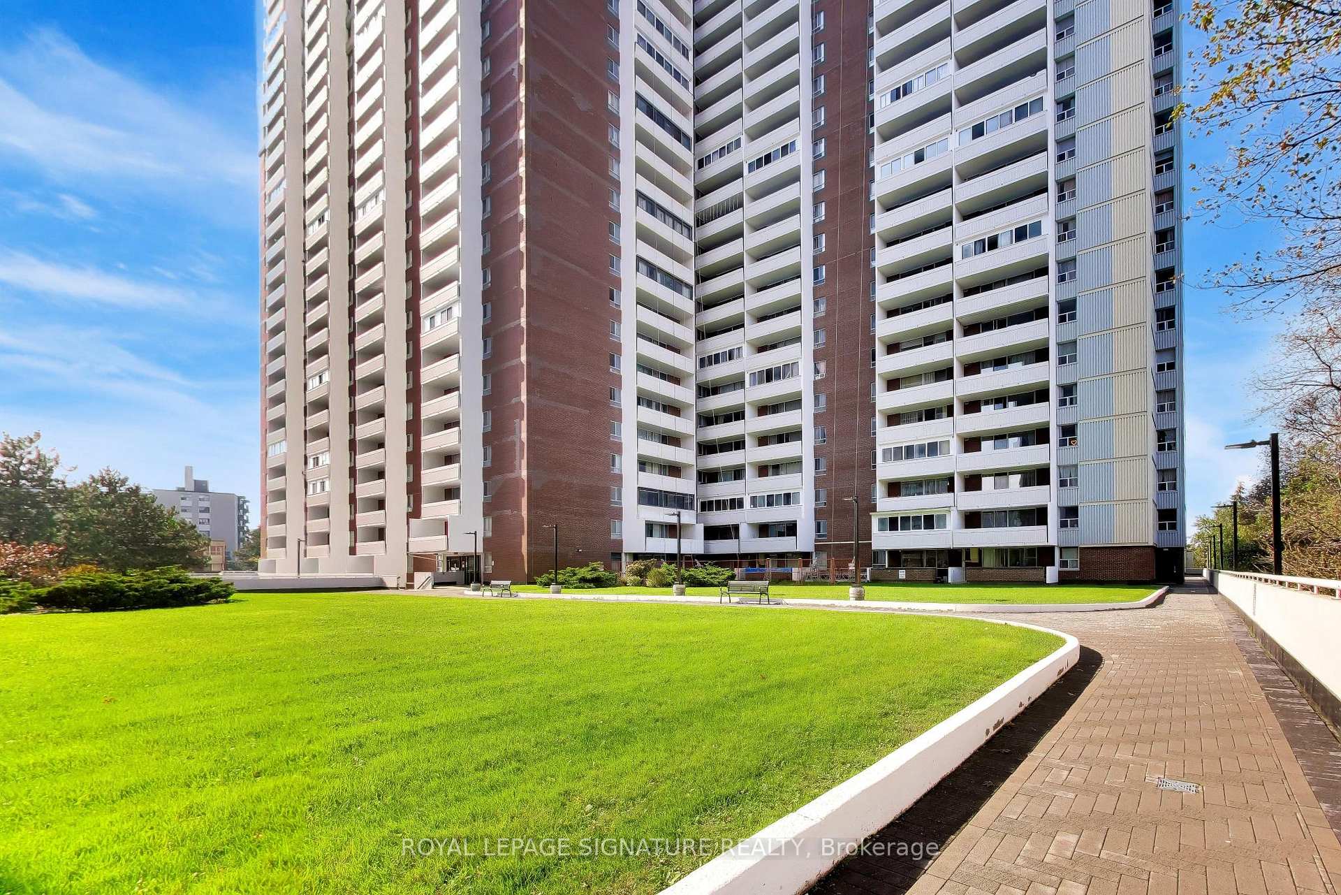 Photo 6 of Unit 408, 1 Massey Square, Toronto, Crescent Town — HOMEH