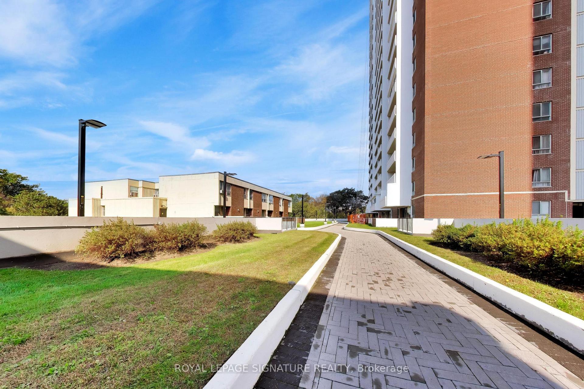 Photo 7 of Unit 408, 1 Massey Square, Toronto, Crescent Town — HOMEH