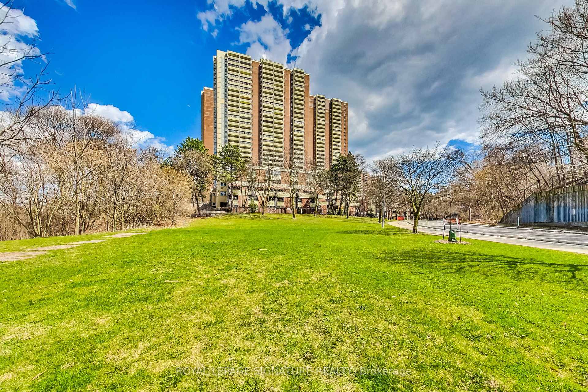 Photo 40 of Unit 408, 1 Massey Square, Toronto, Crescent Town — HOMEH