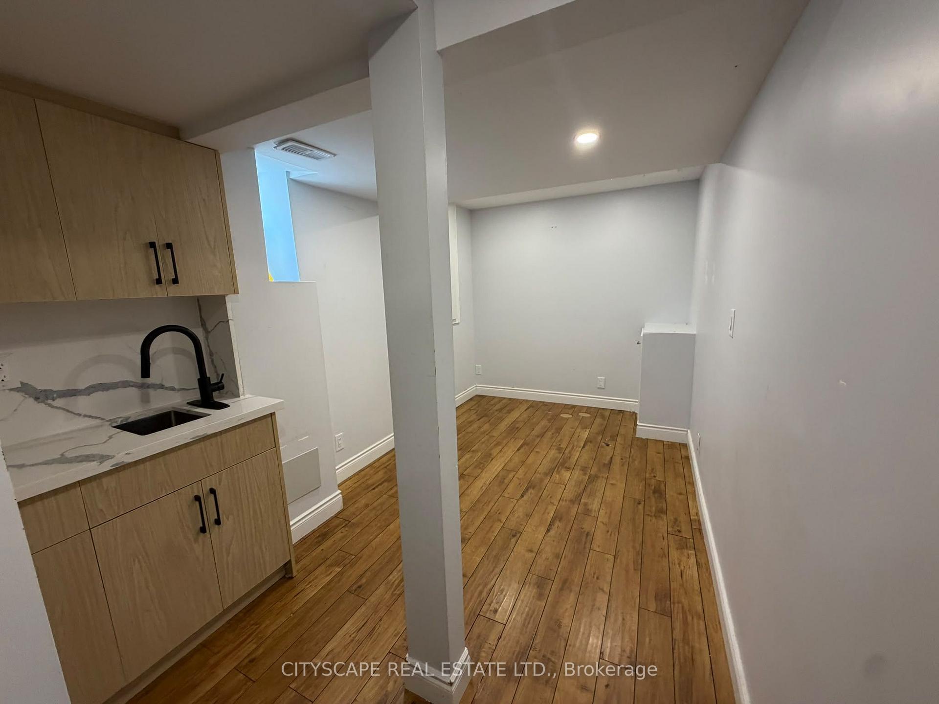 Photo 4 of Unit 1, 33 Andretti Crescent, Brampton, Credit Valley — HOMEH