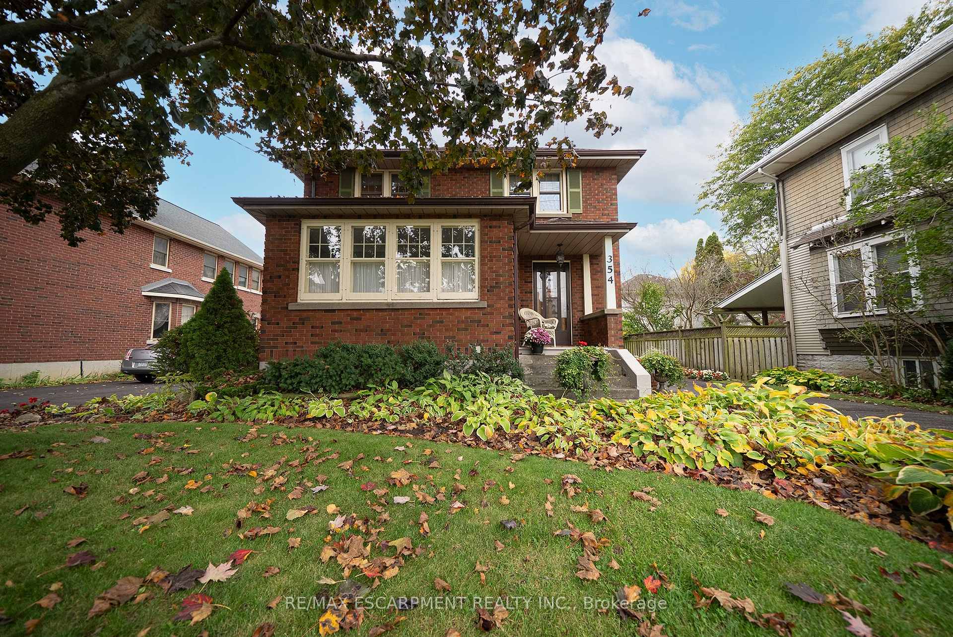 Front of 354 West Street W