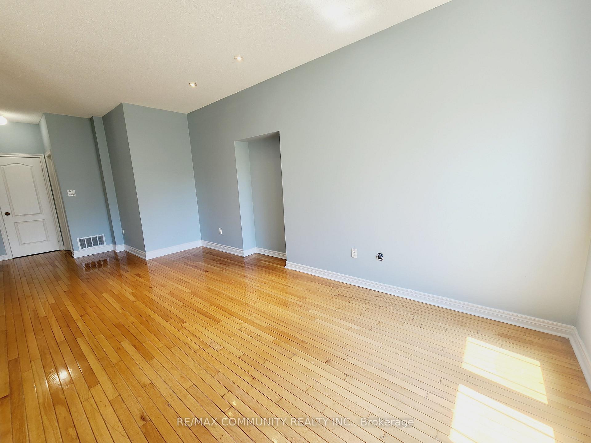 Photo 13 of Unit Main, 61 Chartway Boulevard, Scarborough, Highland Creek — HOMEH