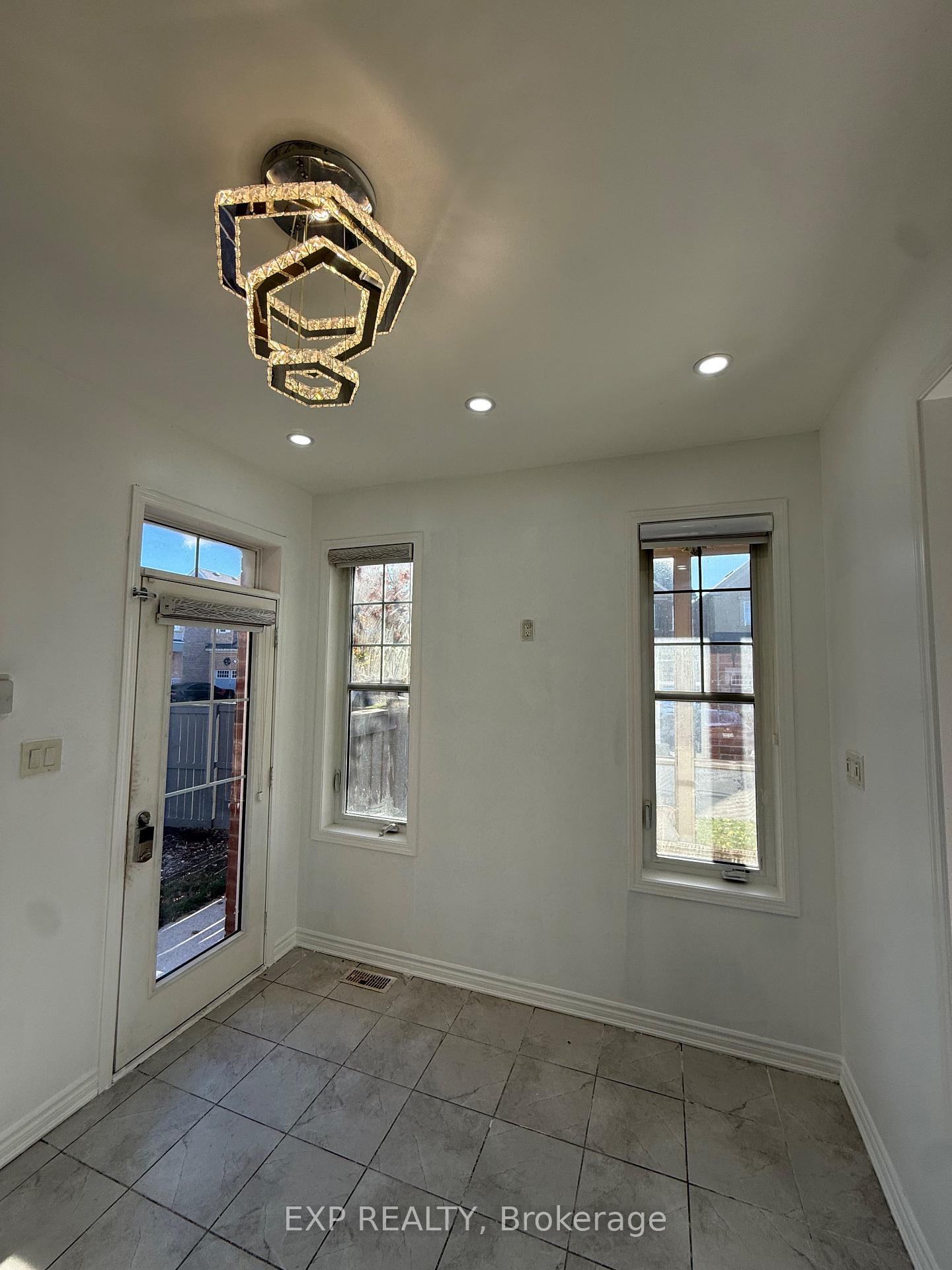 Photo 5 of 8 Redfern Street, Brampton, Northwest Brampton — HOMEH