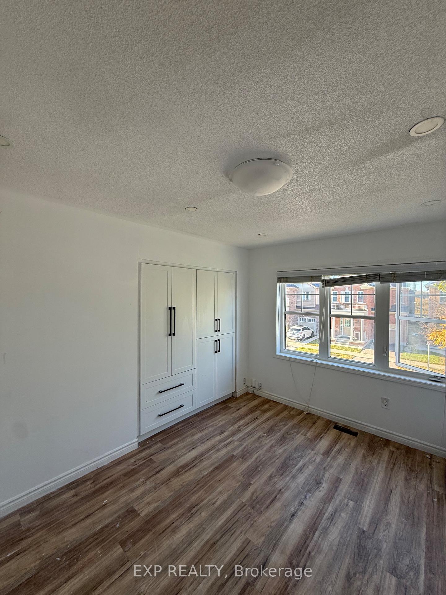 Photo 6 of 8 Redfern Street, Brampton, Northwest Brampton — HOMEH