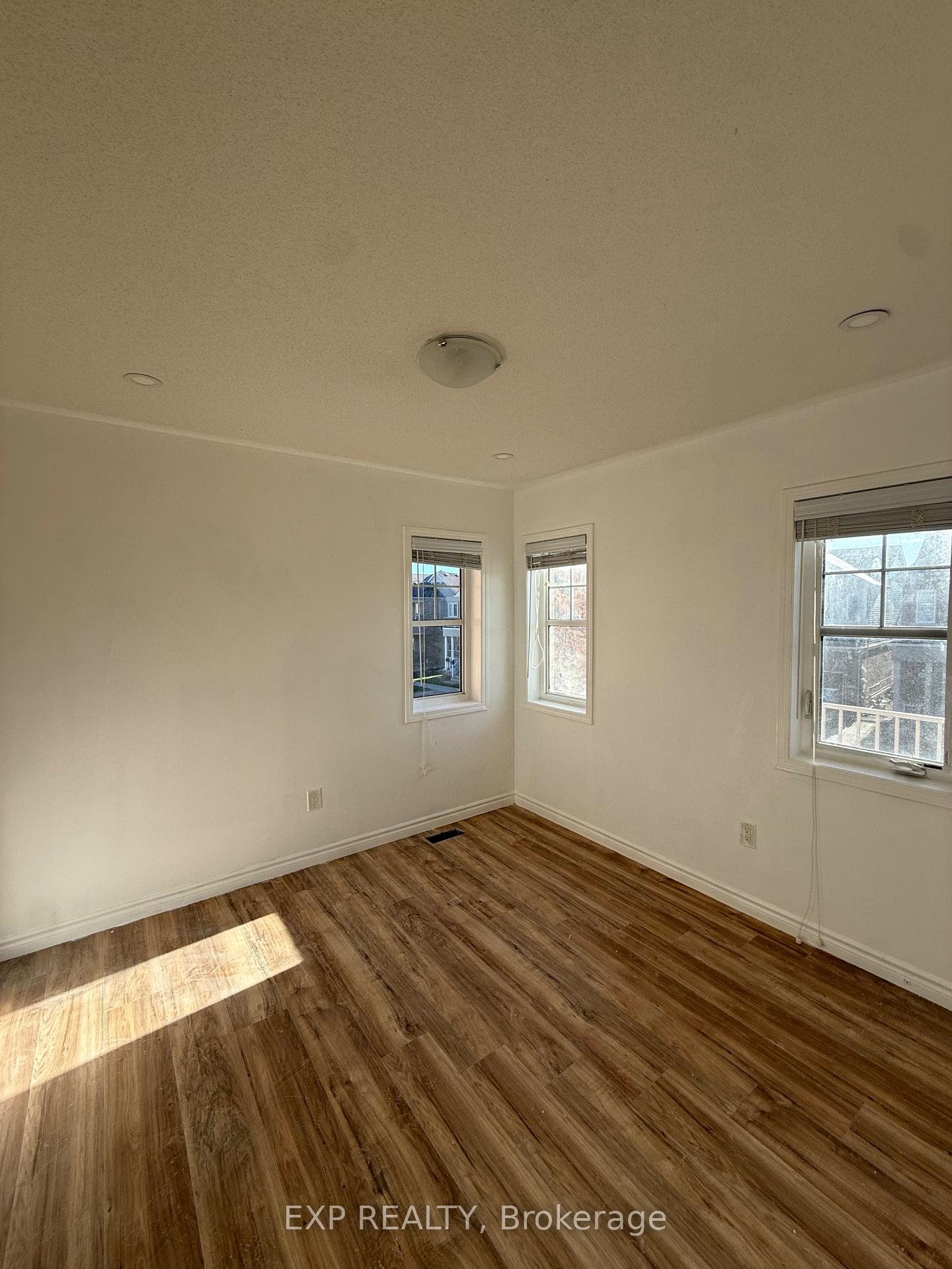 Photo 10 of 8 Redfern Street, Brampton, Northwest Brampton — HOMEH