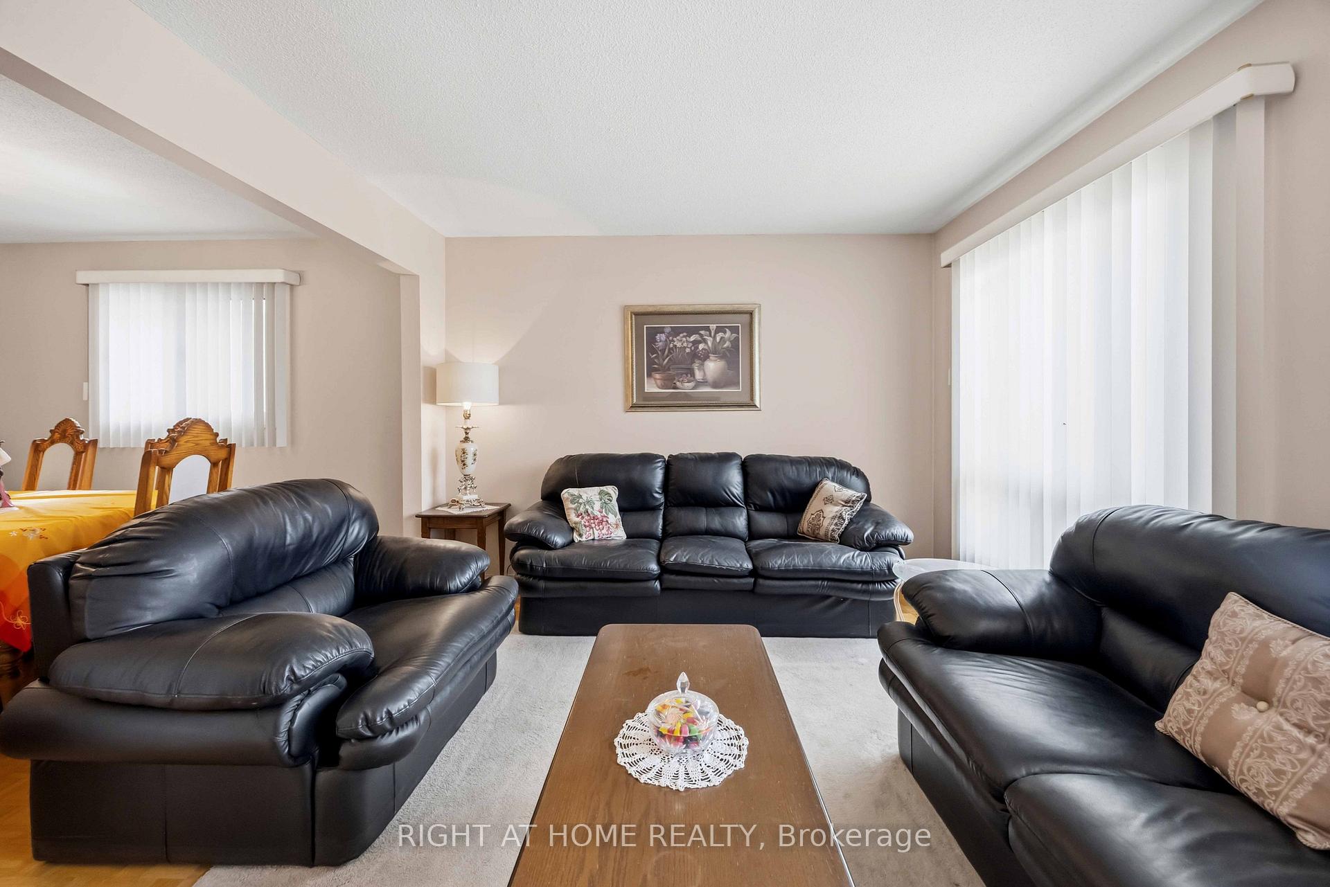 Photo 6 of 17 Cathy Jean Crescent, Etobicoke, Mount Olive-Silverstone-Jamestown — HOMEH