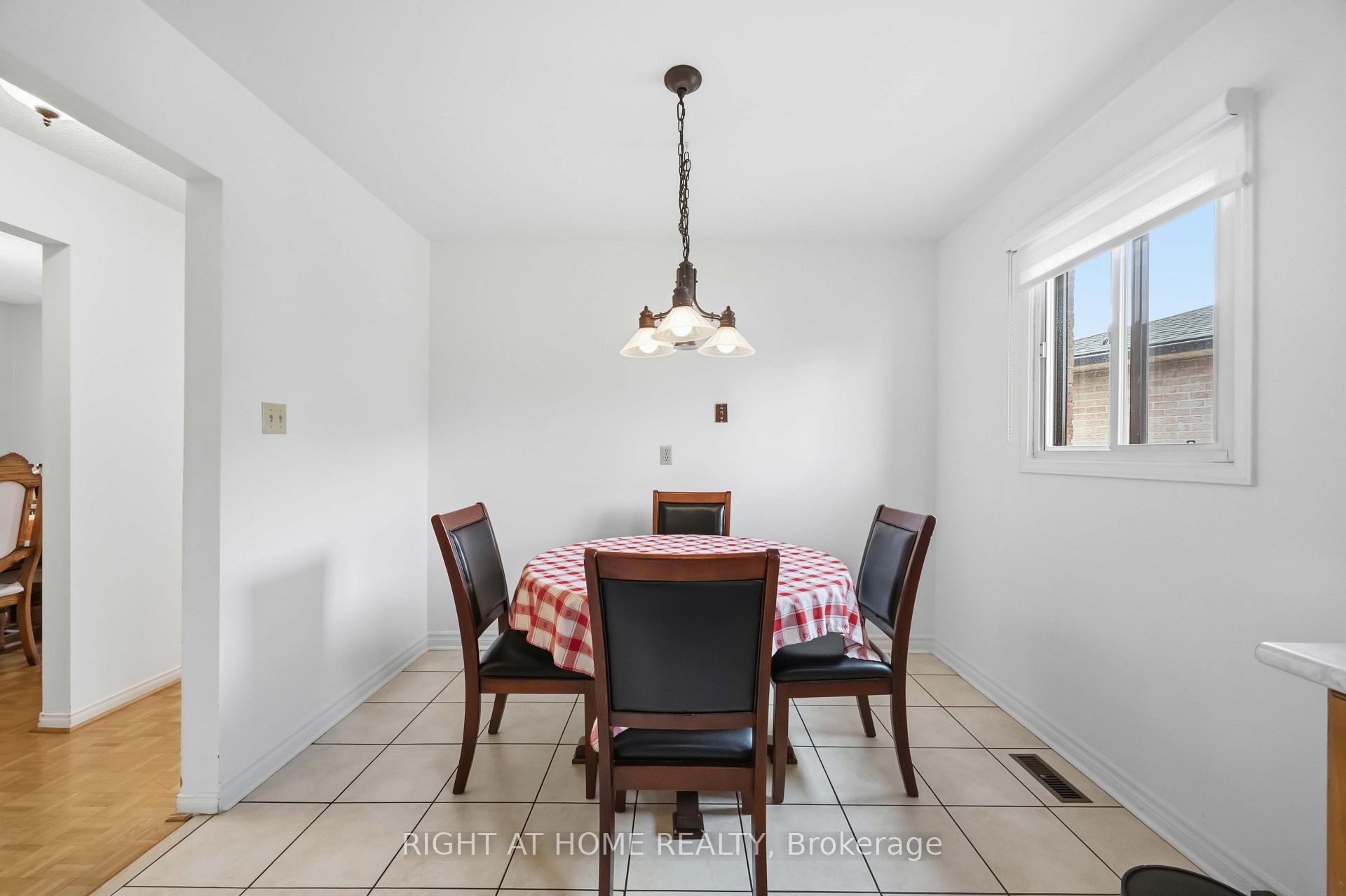 Photo 10 of 17 Cathy Jean Crescent, Etobicoke, Mount Olive-Silverstone-Jamestown — HOMEH