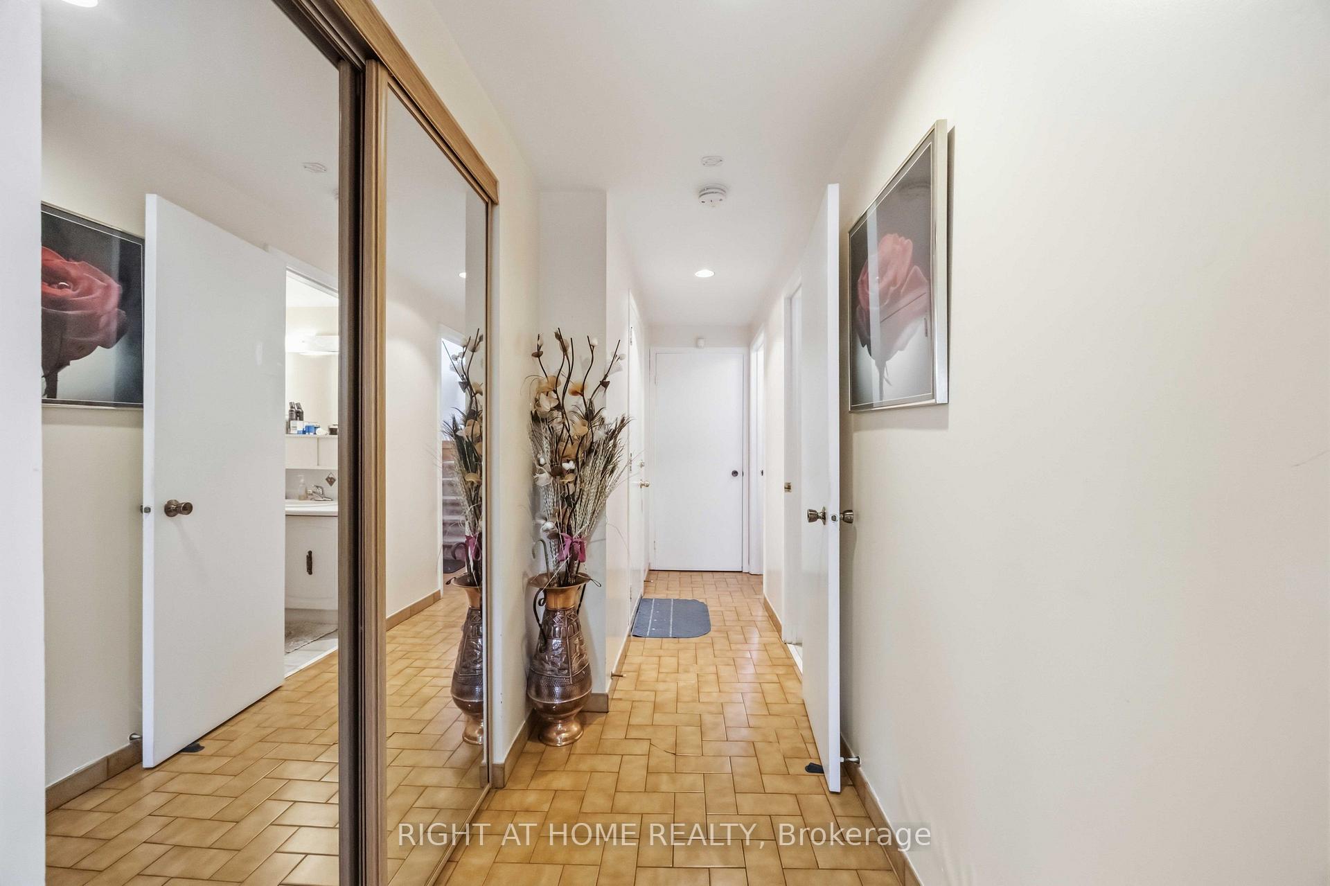 Photo 19 of 17 Cathy Jean Crescent, Etobicoke, Mount Olive-Silverstone-Jamestown — HOMEH