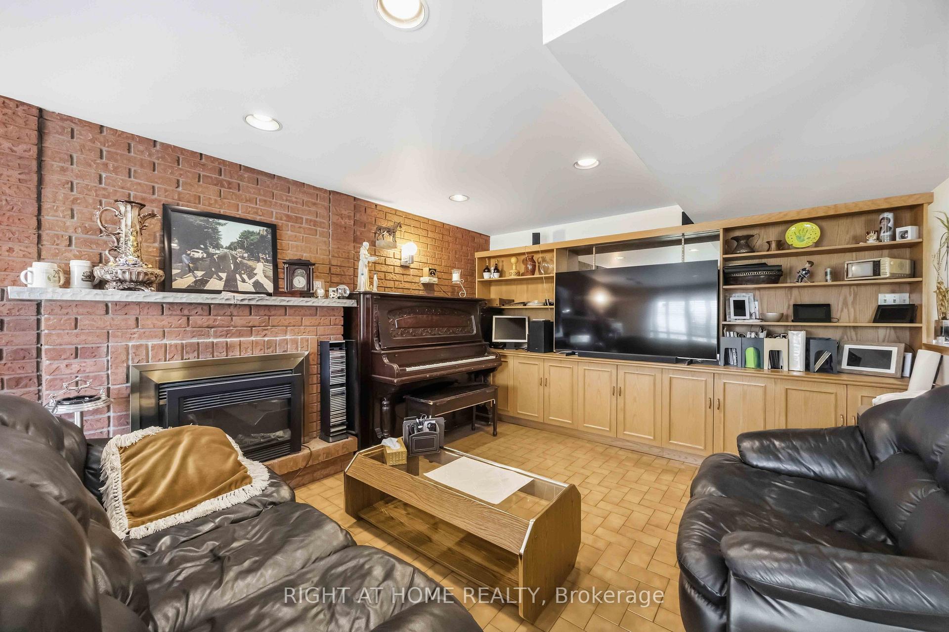 Photo 20 of 17 Cathy Jean Crescent, Etobicoke, Mount Olive-Silverstone-Jamestown — HOMEH