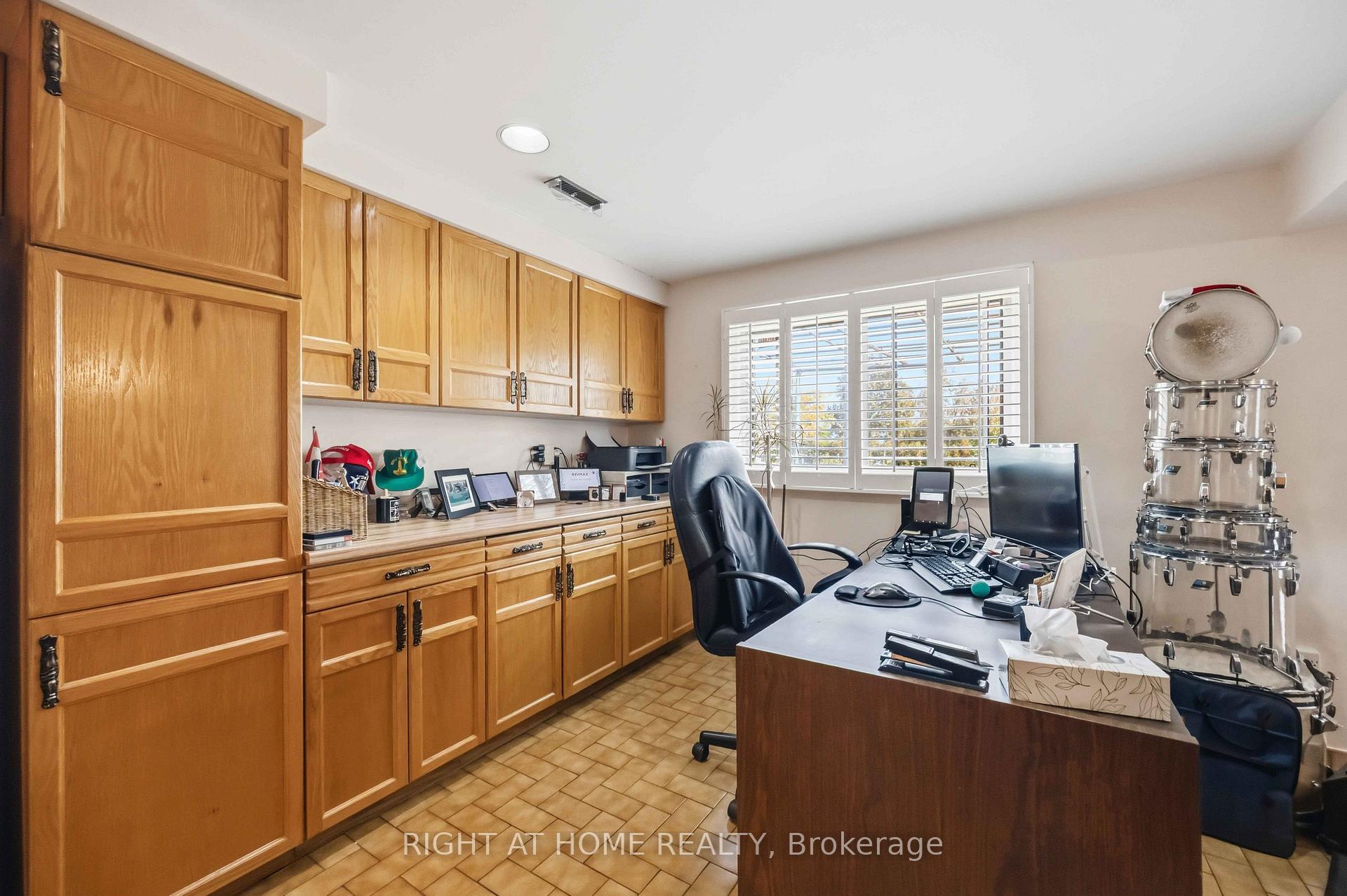 Photo 25 of 17 Cathy Jean Crescent, Etobicoke, Mount Olive-Silverstone-Jamestown — HOMEH