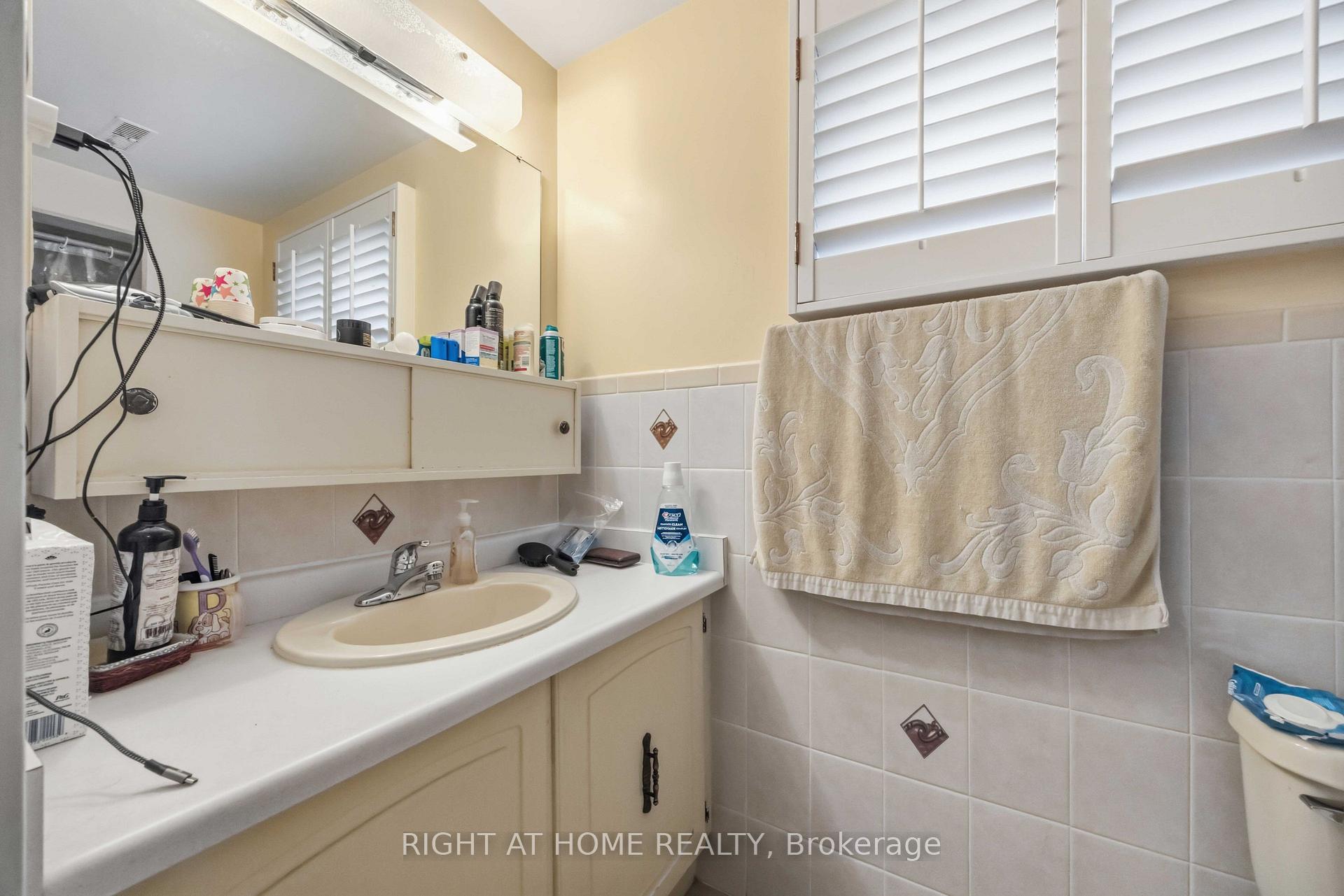 Photo 26 of 17 Cathy Jean Crescent, Etobicoke, Mount Olive-Silverstone-Jamestown — HOMEH