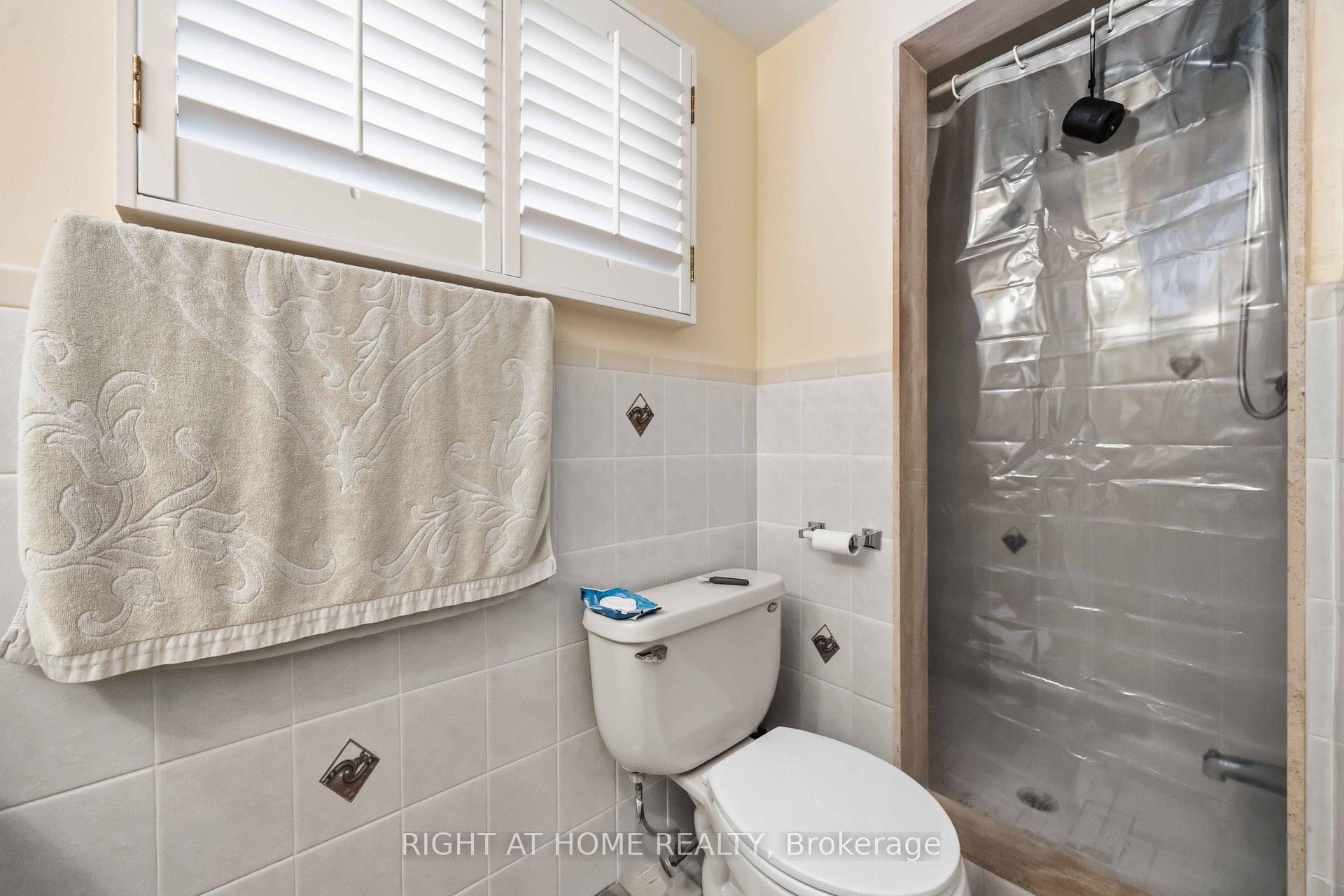 Photo 27 of 17 Cathy Jean Crescent, Etobicoke, Mount Olive-Silverstone-Jamestown — HOMEH